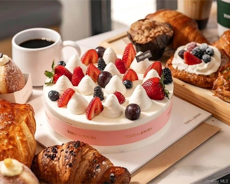 1 Miller Place # D, Smithtown, NY 11787