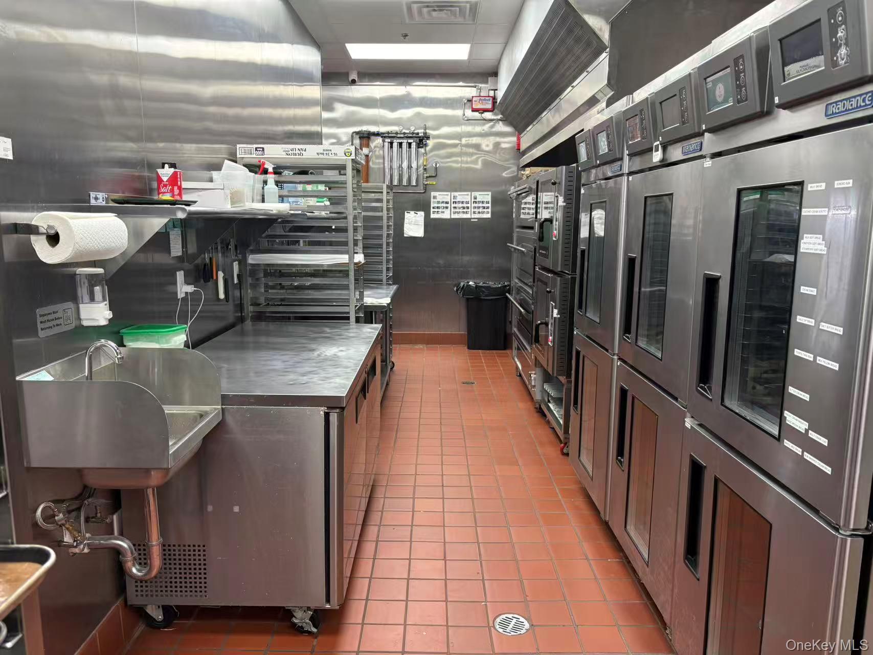 1 Miller Place # D, Smithtown, NY 11787