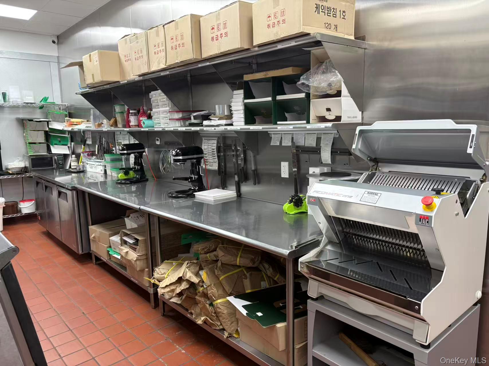 1 Miller Place # D, Smithtown, NY 11787