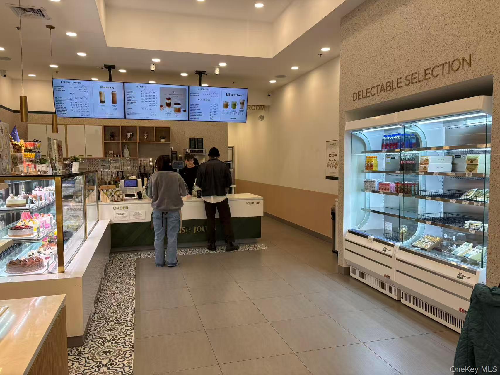 1 Miller Place # D, Smithtown, NY 11787