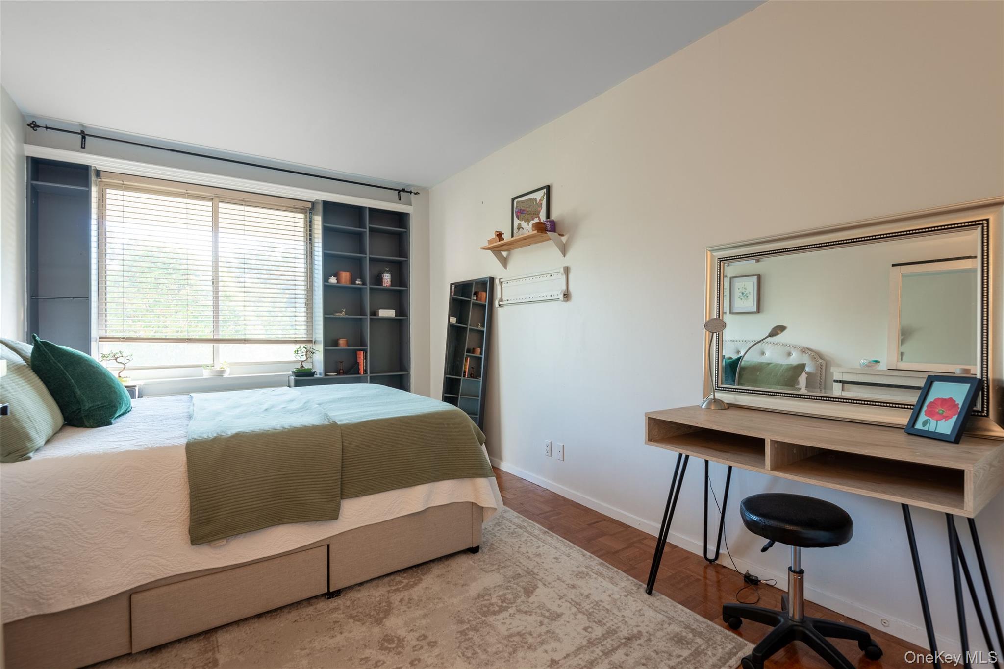 100 Hilton Avenue # M4, Garden City, NY 11530