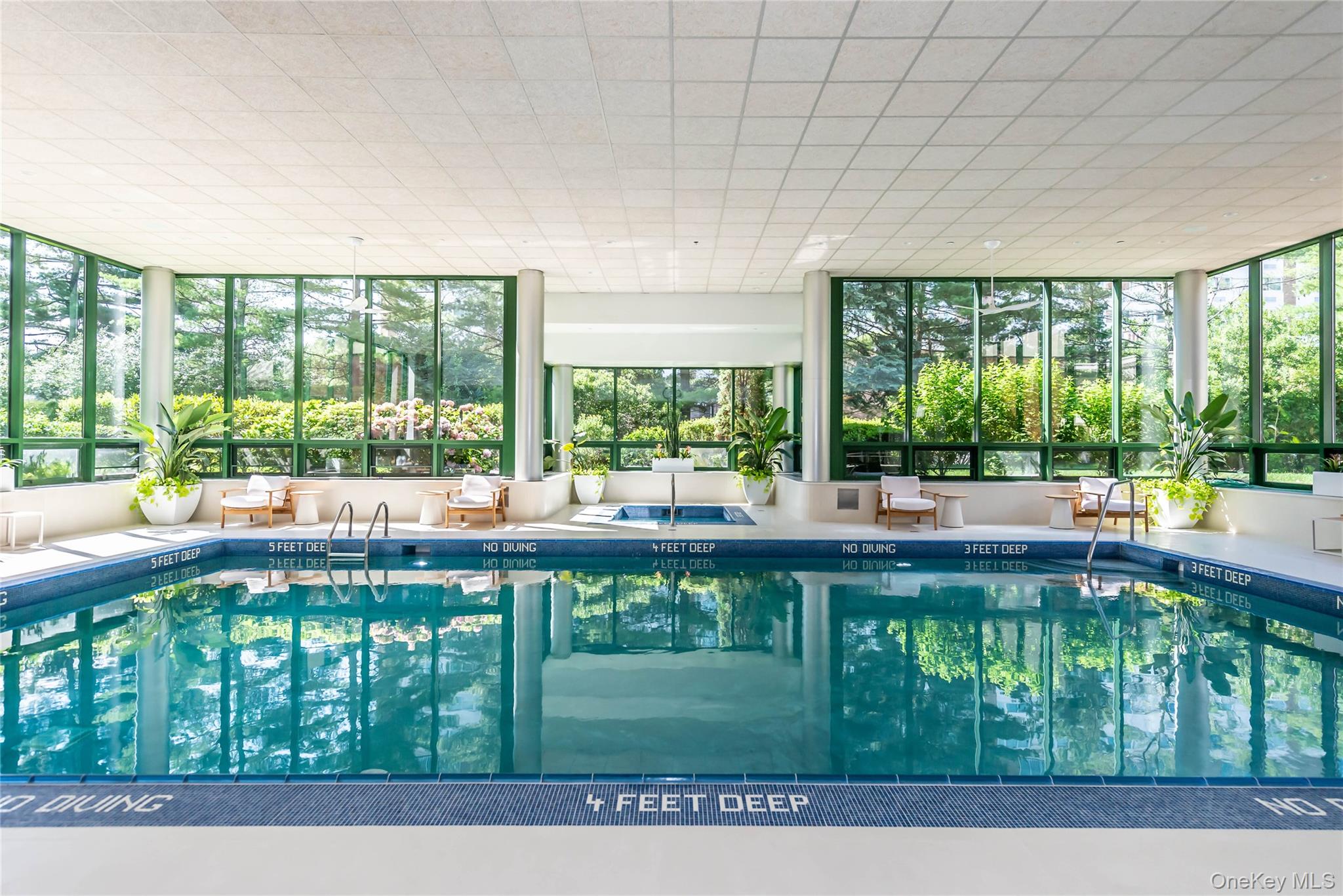 100 Hilton Avenue # M4, Garden City, NY 11530