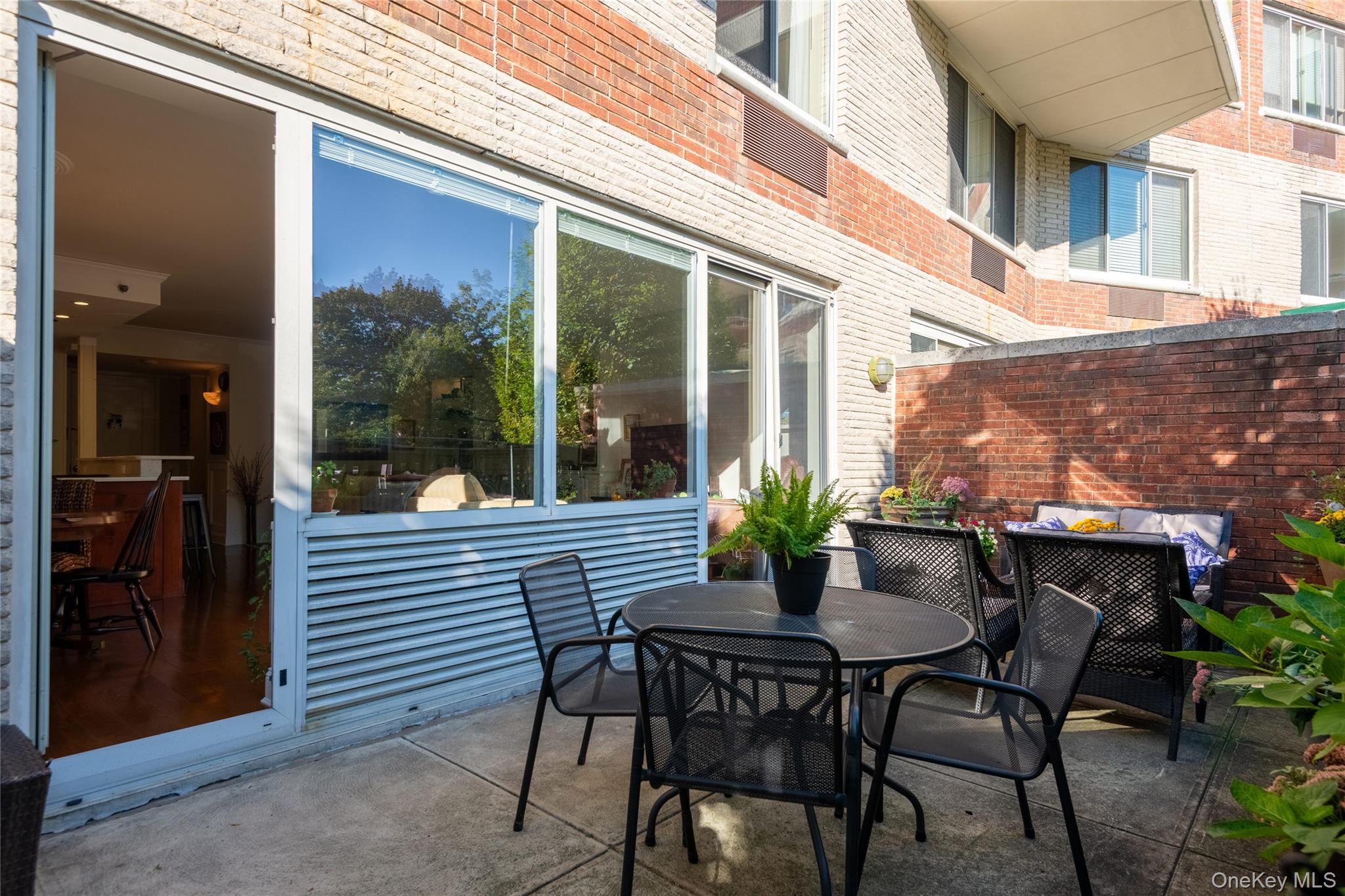 100 Hilton Avenue # M4, Garden City, NY 11530