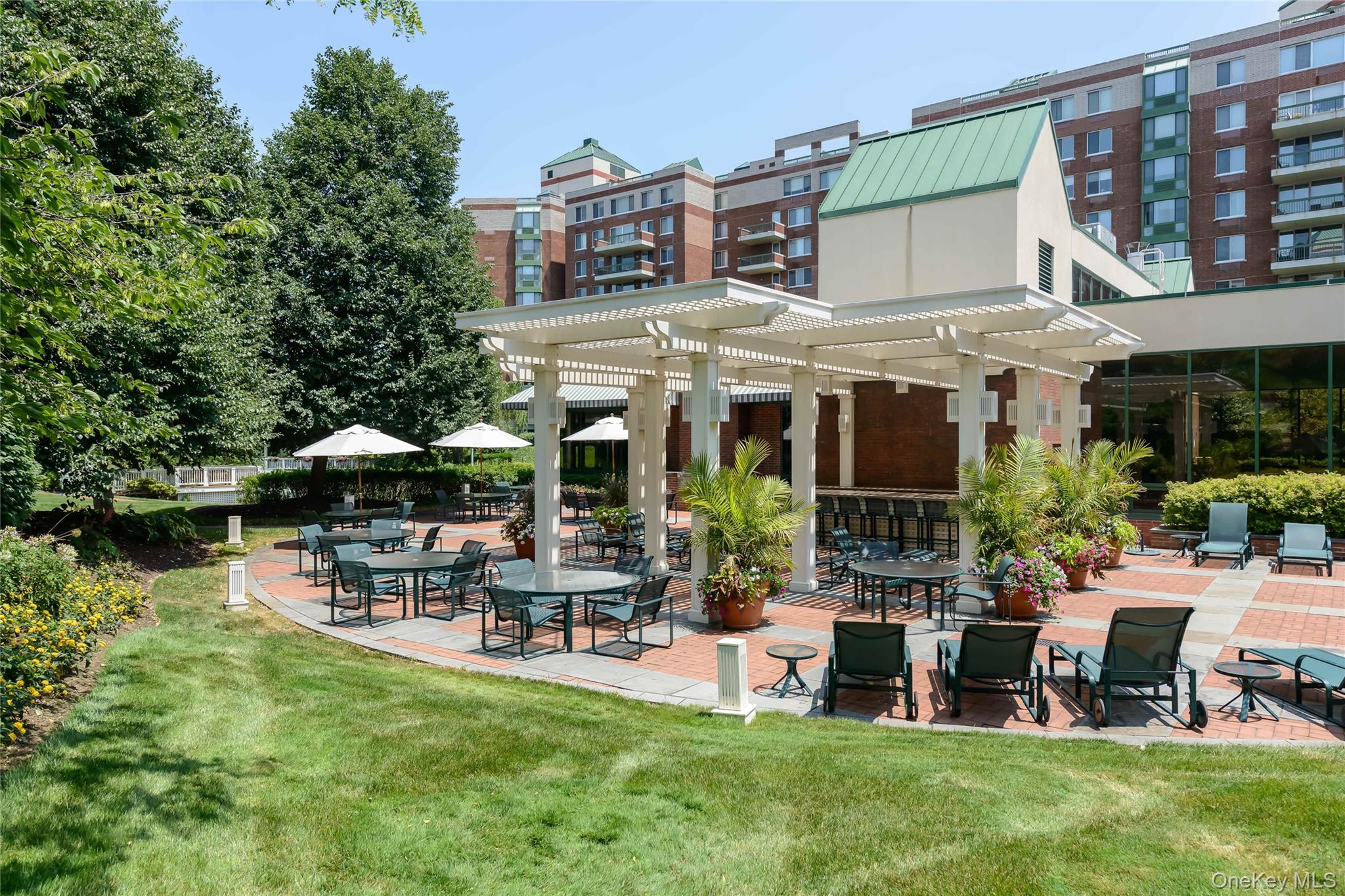 100 Hilton Avenue # M4, Garden City, NY 11530