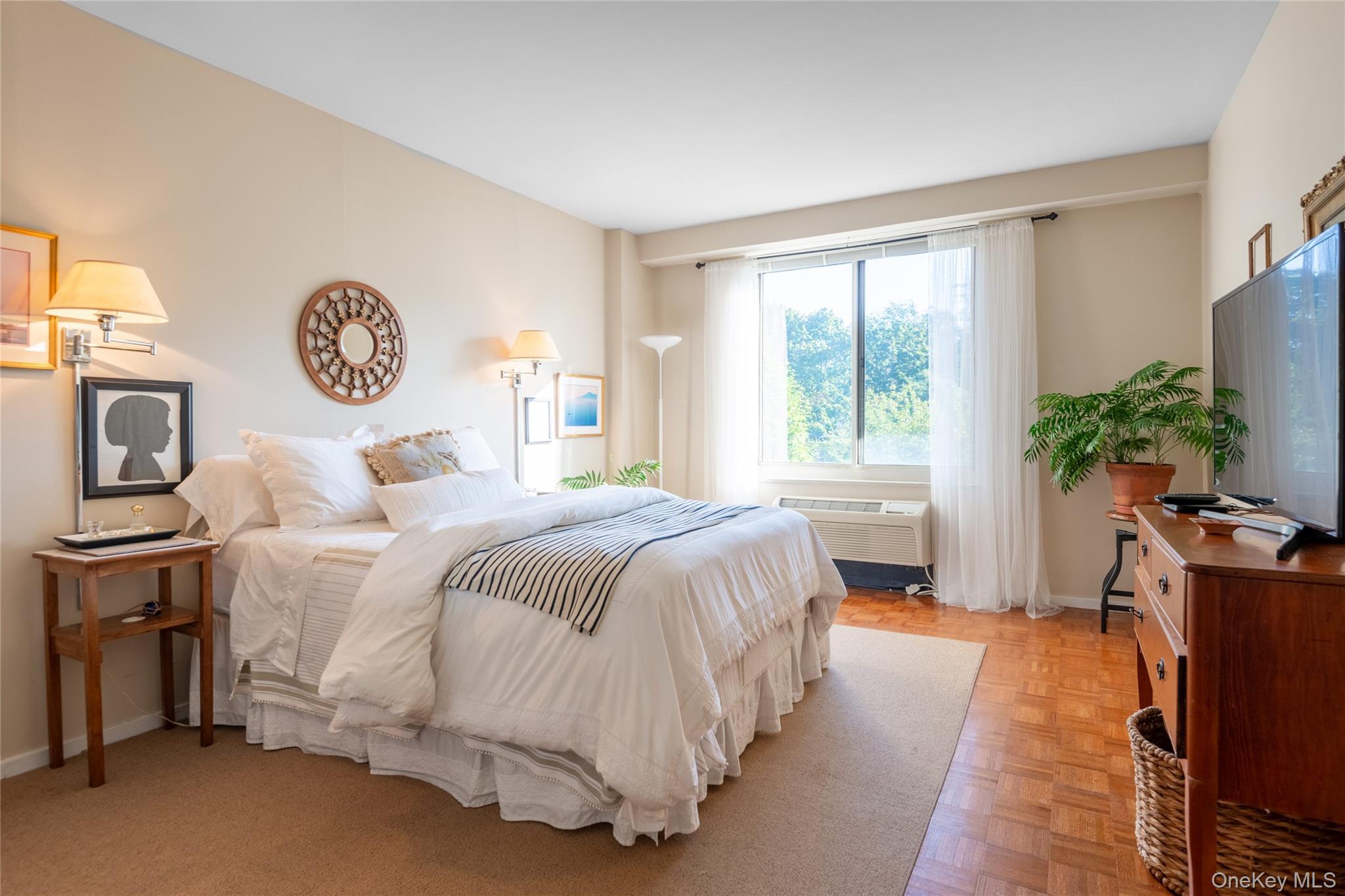 100 Hilton Avenue # M4, Garden City, NY 11530