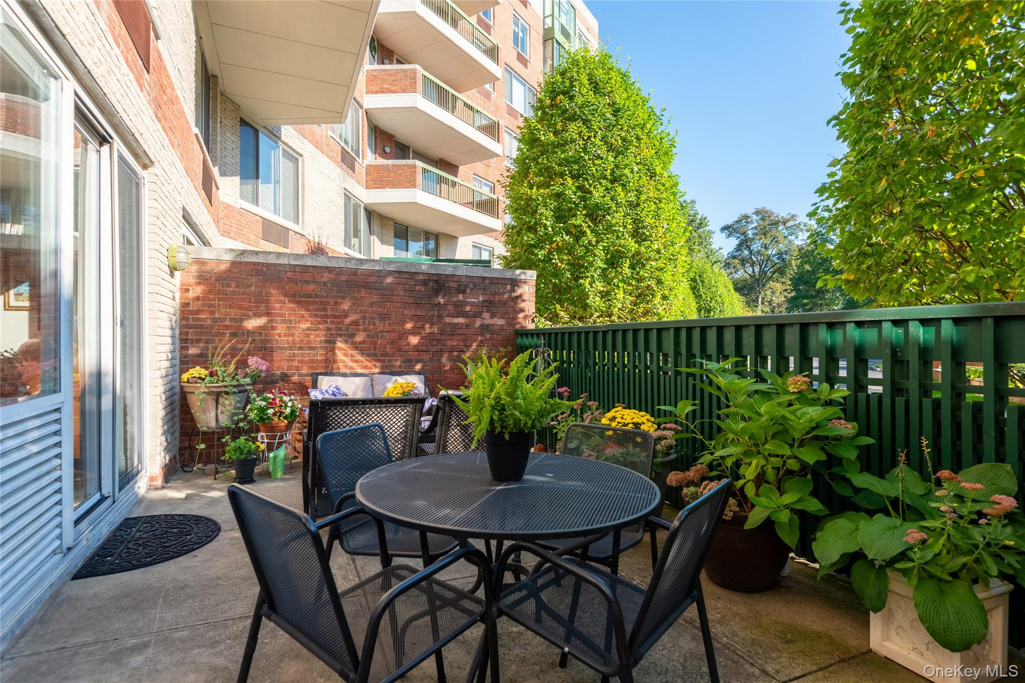 100 Hilton Avenue # M4, Garden City, NY 11530