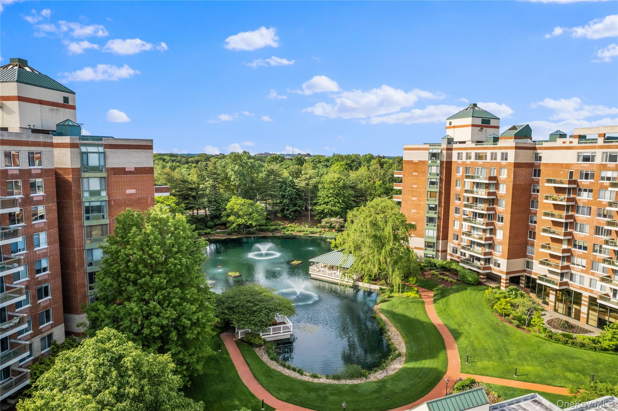 100 Hilton Avenue # M4, Garden City, NY 11530