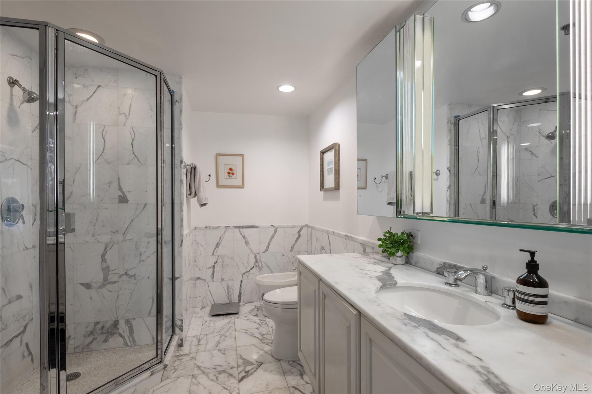 100 Hilton Avenue # M4, Garden City, NY 11530