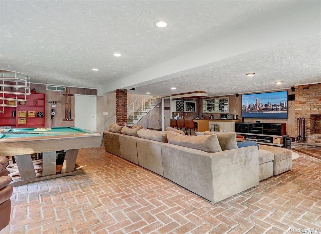 14 Kensington Street, Lido Beach, NY 11561