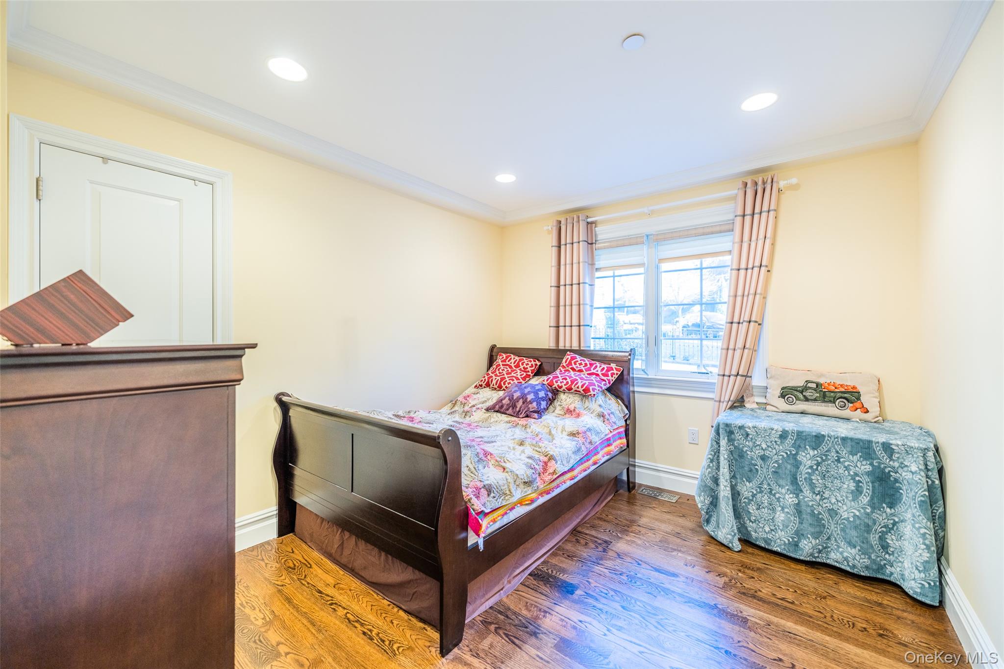 4515 Browvale Lane, Little Neck, NY 11362