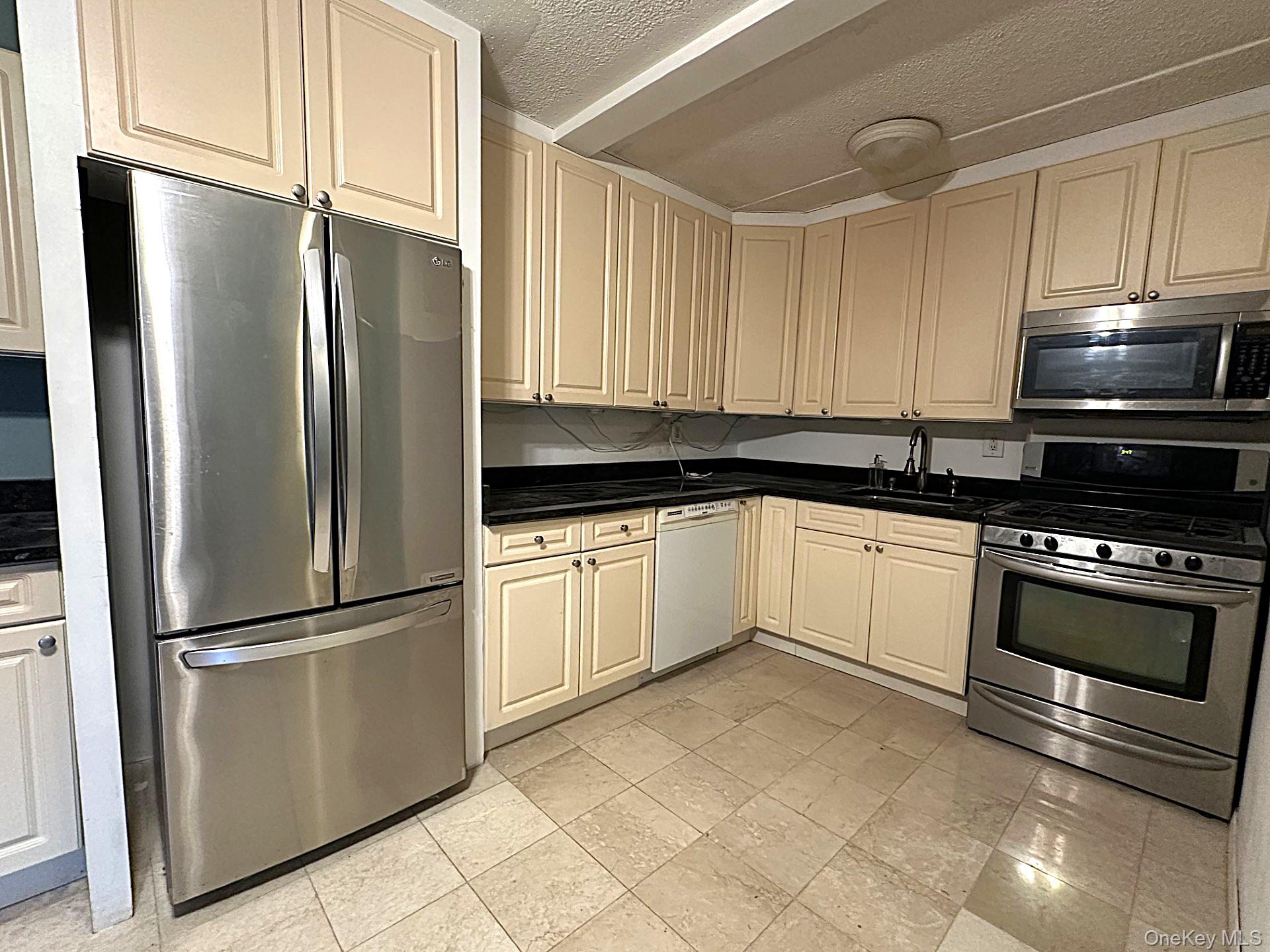 100 Diplomat Drive # 8J, Mount Kisco, NY 10549