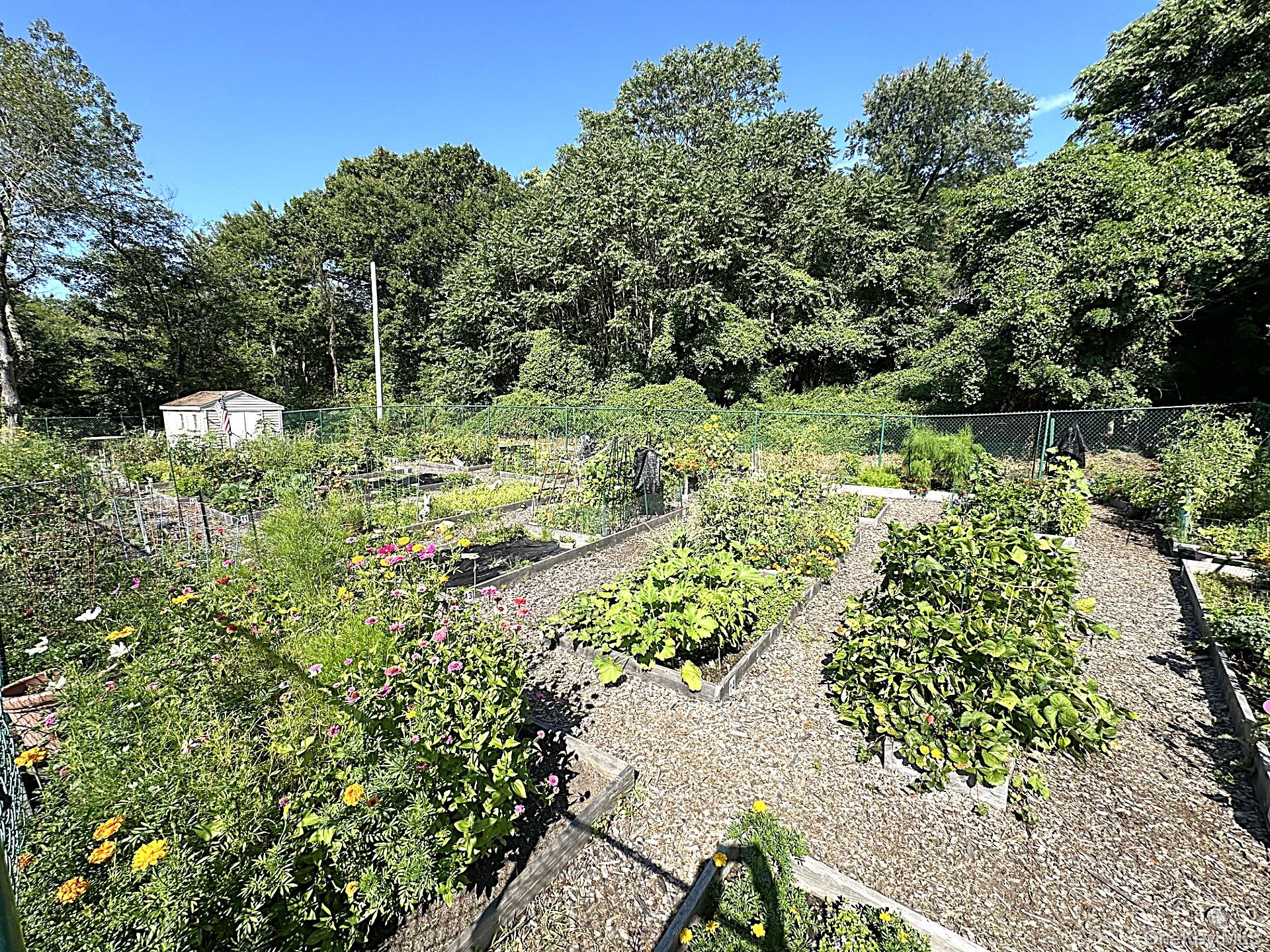 100 Diplomat Drive # 8J, Mount Kisco, NY 10549