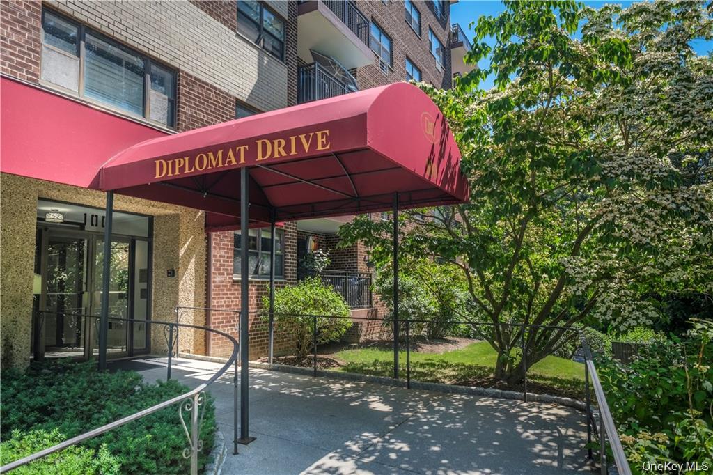 100 Diplomat Drive # 8J, Mount Kisco, NY 10549