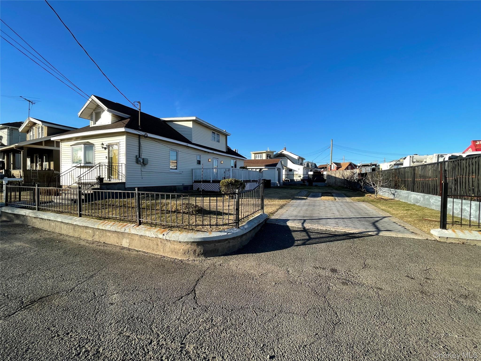 10 3rd Street, Rosedale, NY 11422