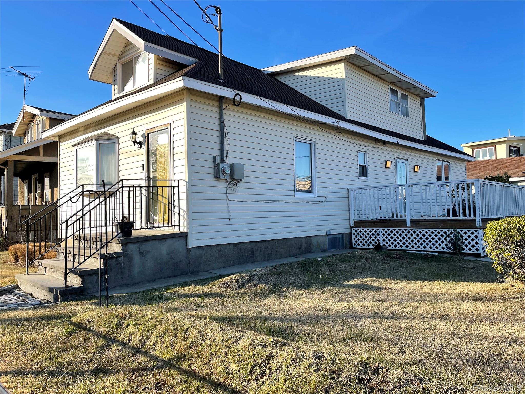 10 3rd Street, Rosedale, NY 11422