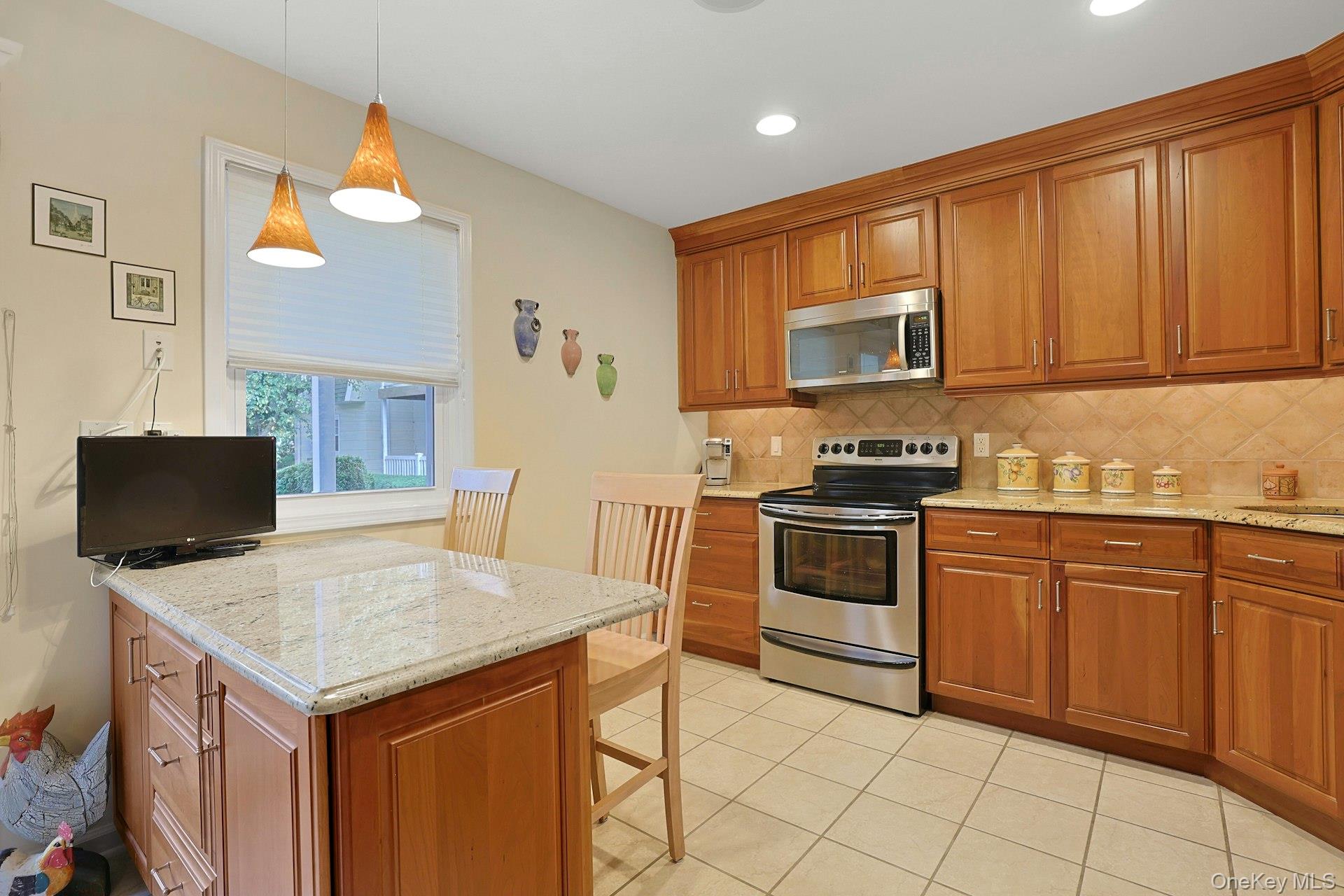 9 Somerset Drive # 11F, Suffern, NY 10901