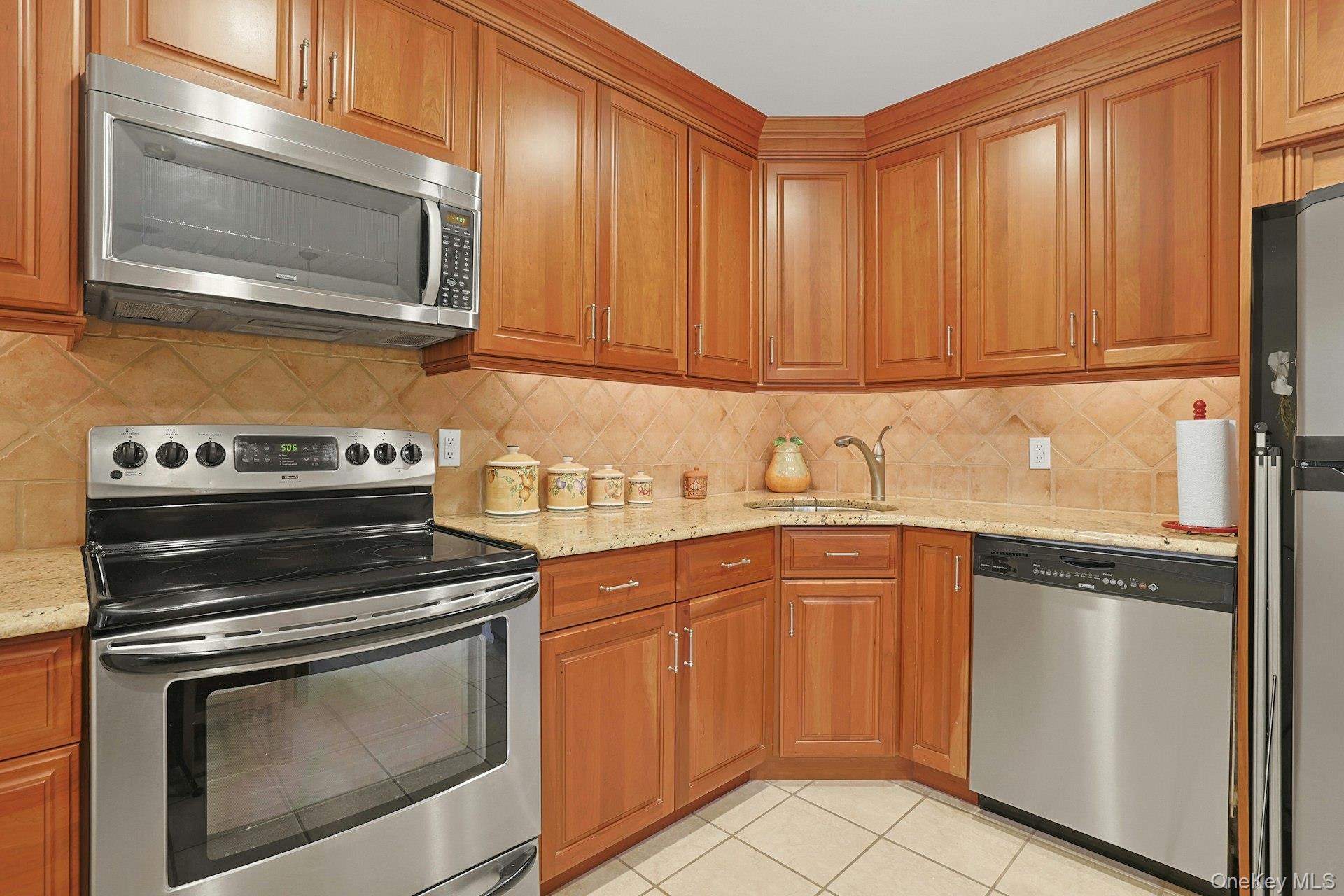 9 Somerset Drive # 11F, Suffern, NY 10901