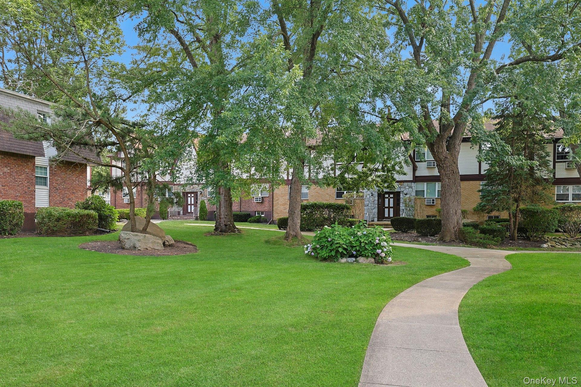 9 Somerset Drive # 11F, Suffern, NY 10901