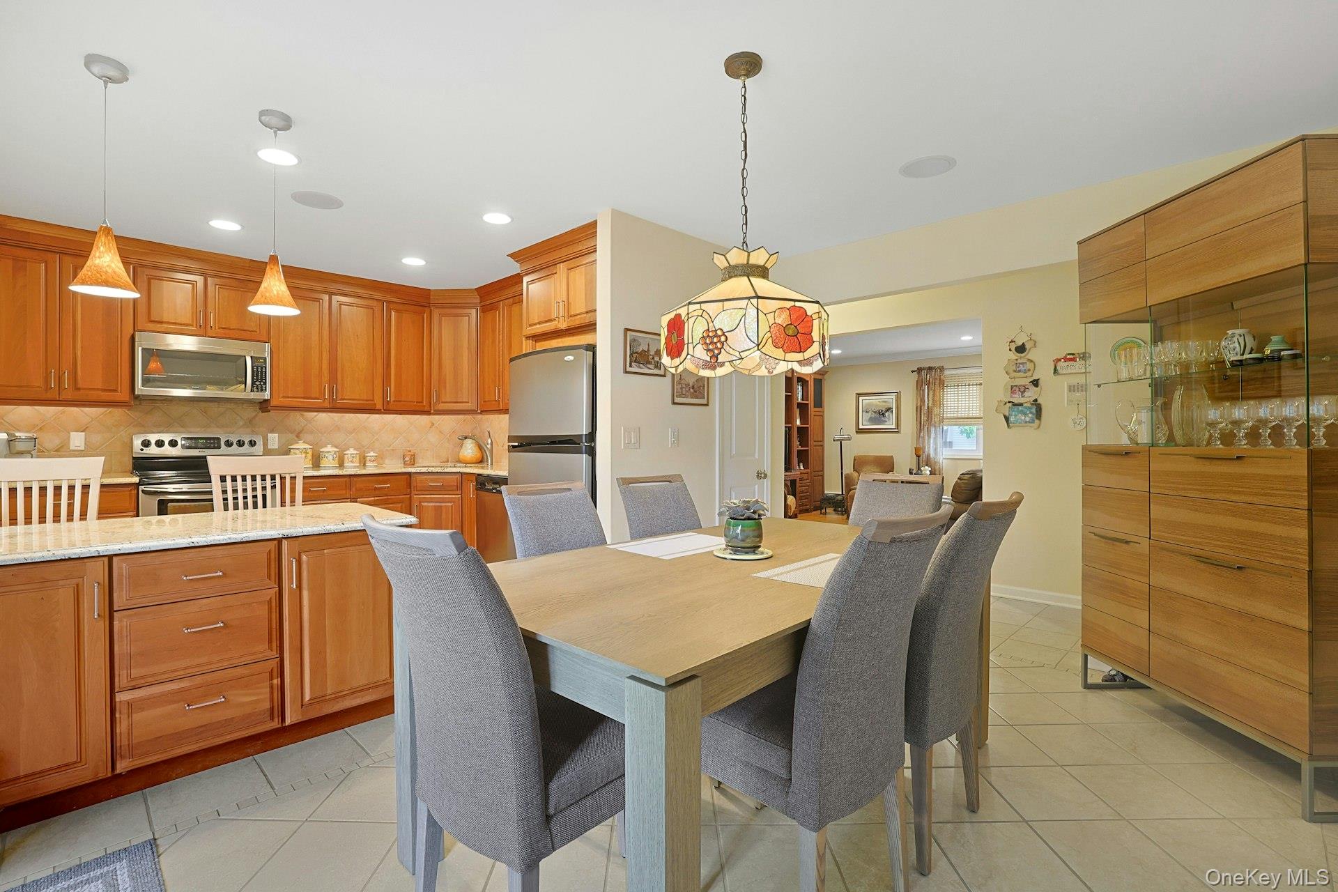 9 Somerset Drive # 11F, Suffern, NY 10901