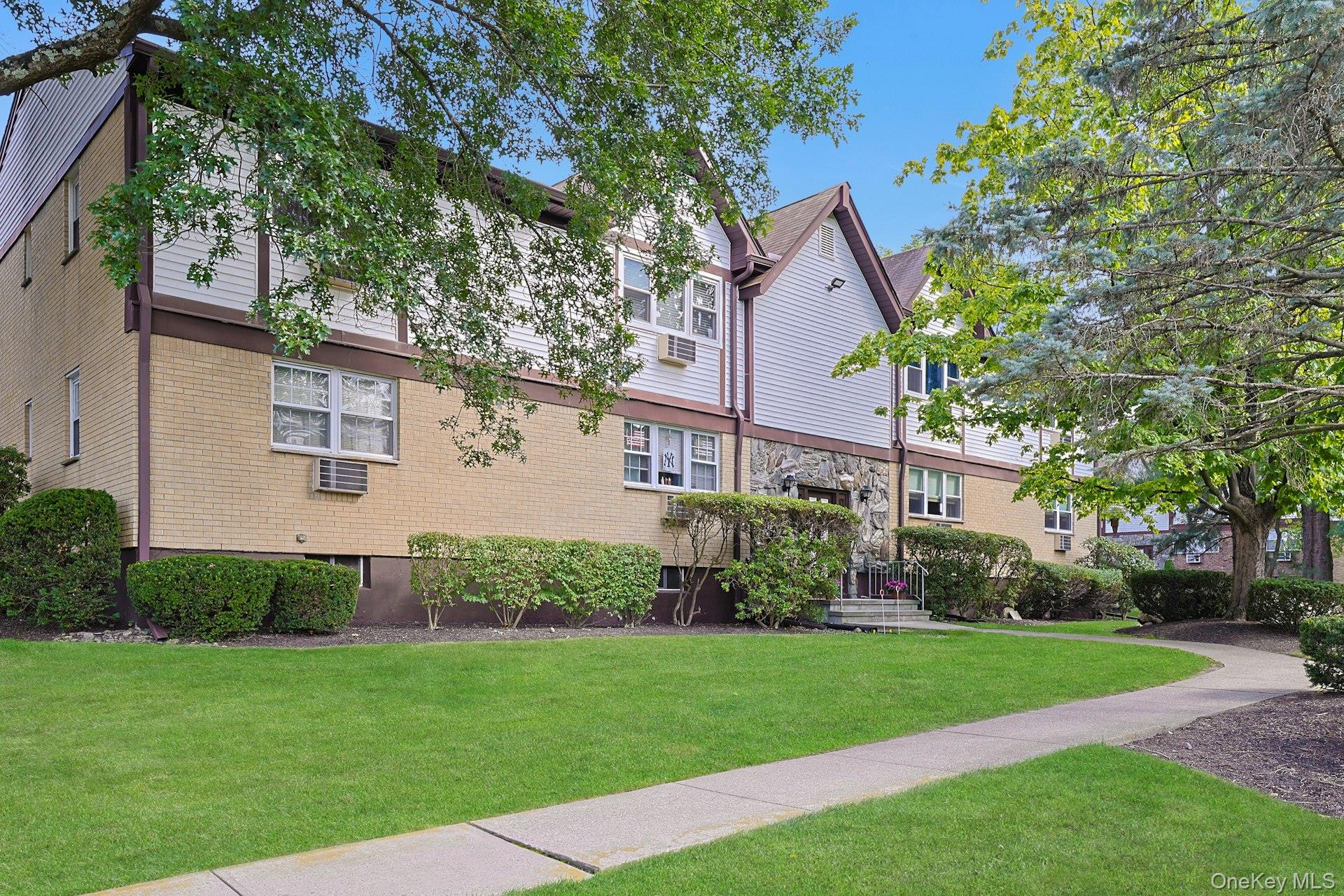 9 Somerset Drive # 11F, Suffern, NY 10901