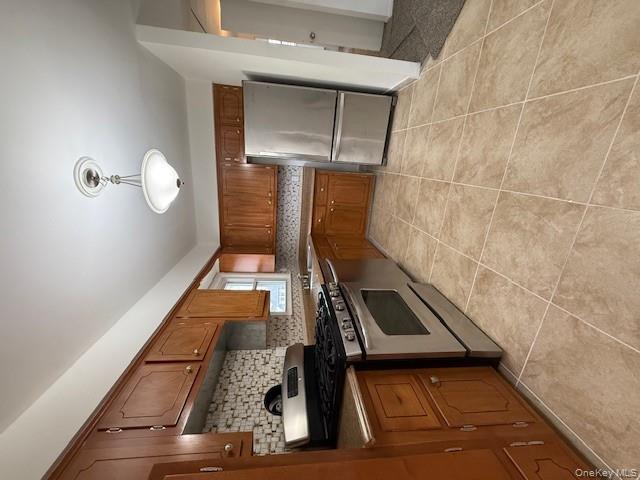 58 W Mineola Avenue, Valley Stream, NY 11580