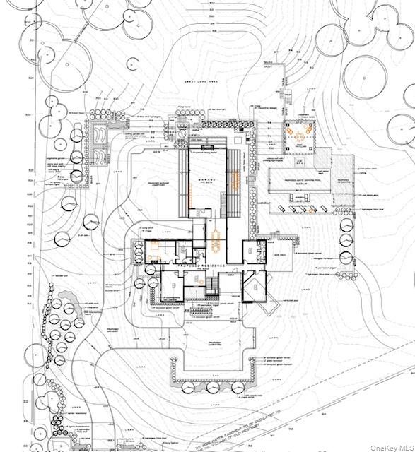 Applegreen Drive, Old Westbury, NY 11568