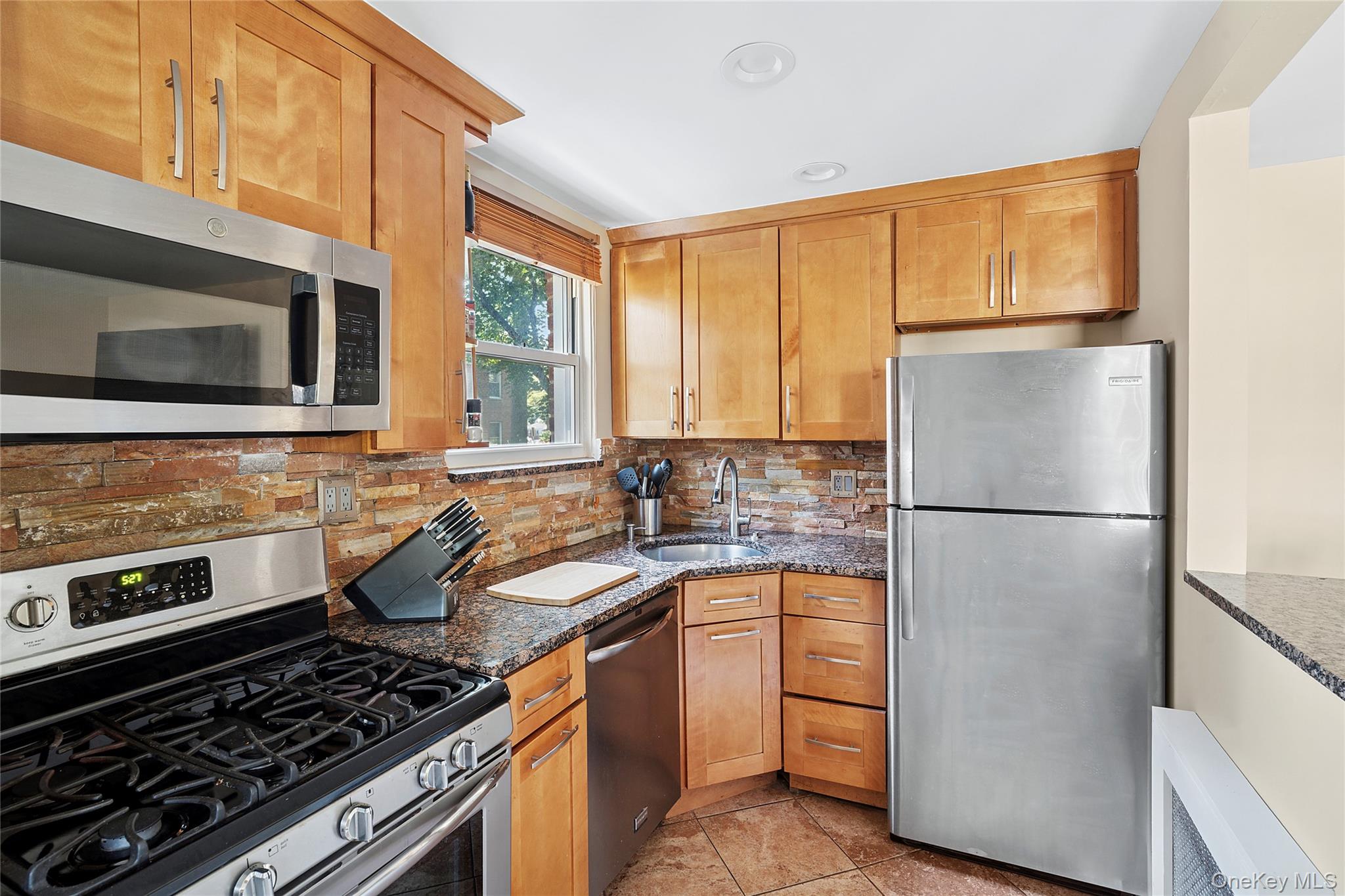 44 Edwards Street # 1A, Roslyn Heights, NY 11577