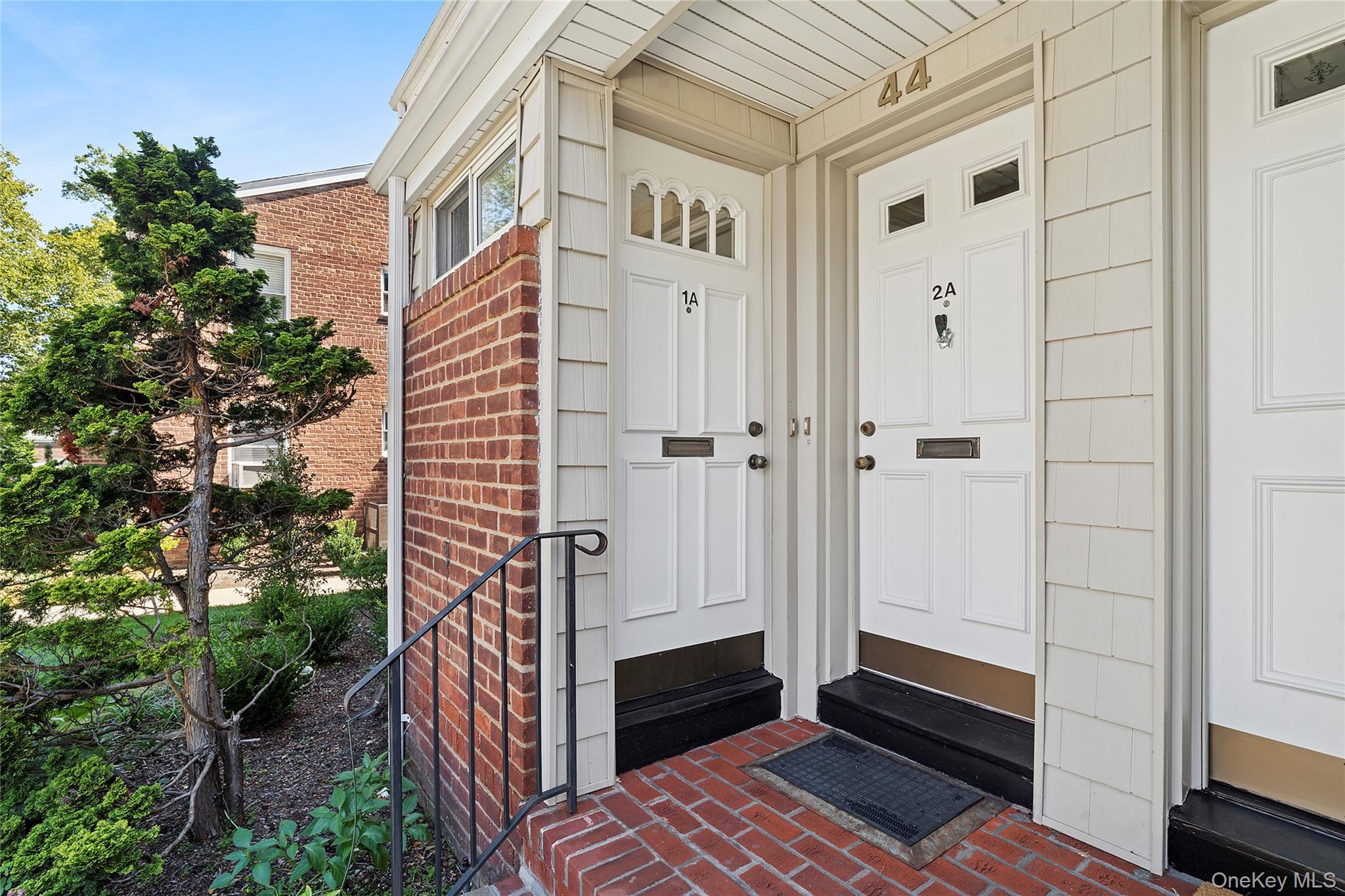 44 Edwards Street # 1A, Roslyn Heights, NY 11577