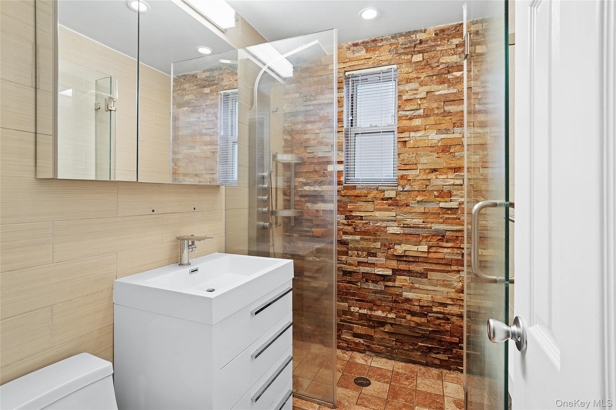 44 Edwards Street # 1A, Roslyn Heights, NY 11577