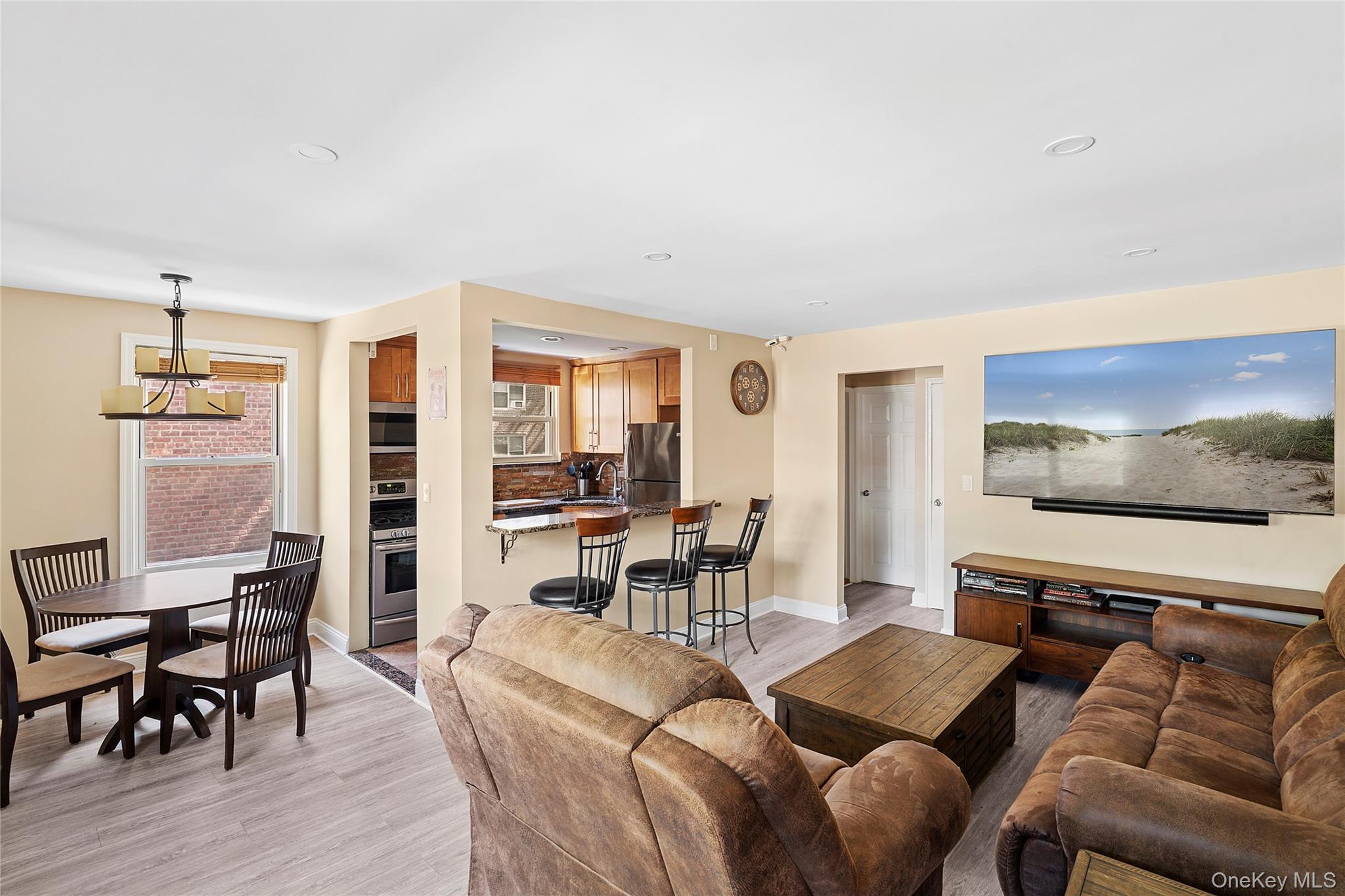 44 Edwards Street # 1A, Roslyn Heights, NY 11577