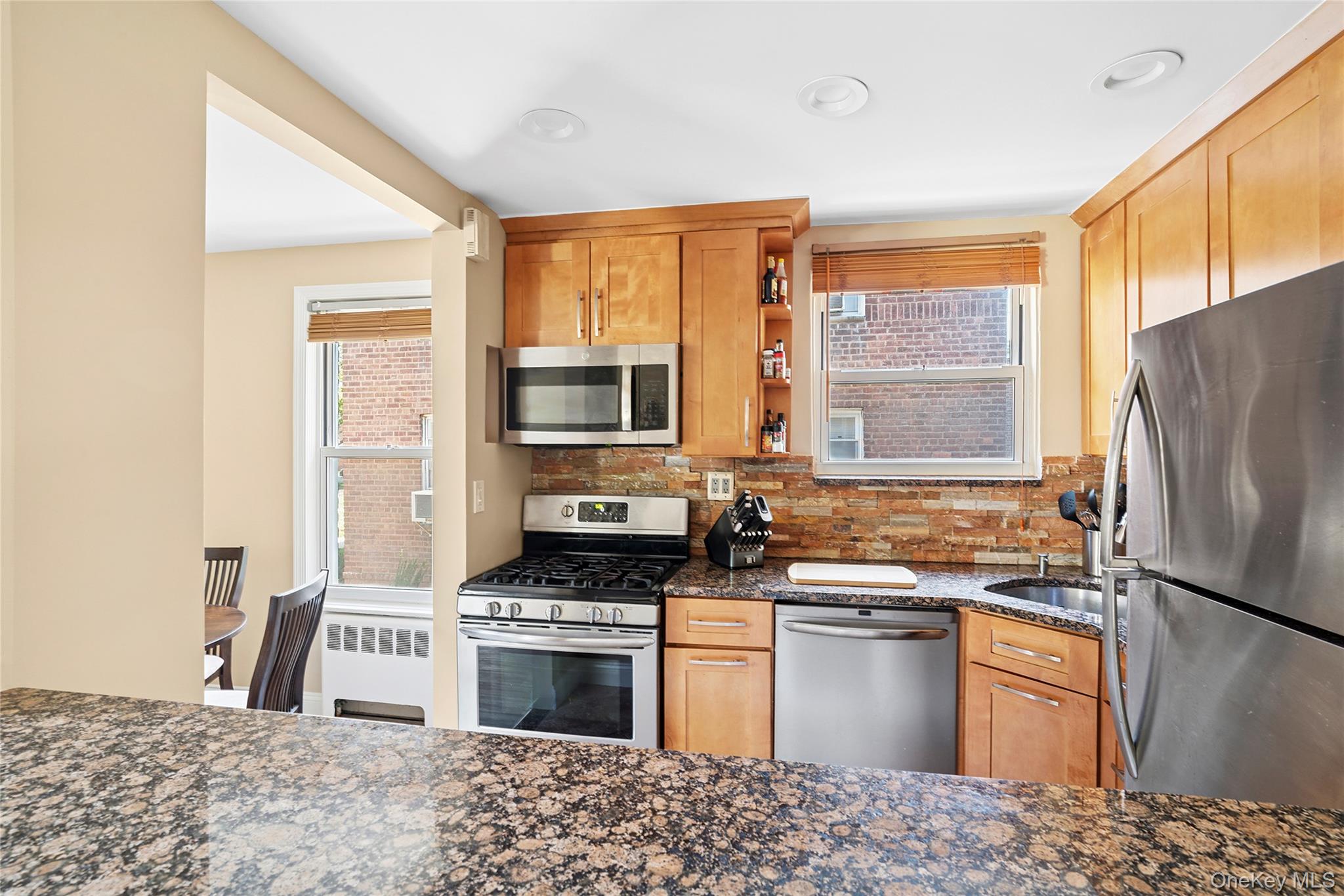 44 Edwards Street # 1A, Roslyn Heights, NY 11577