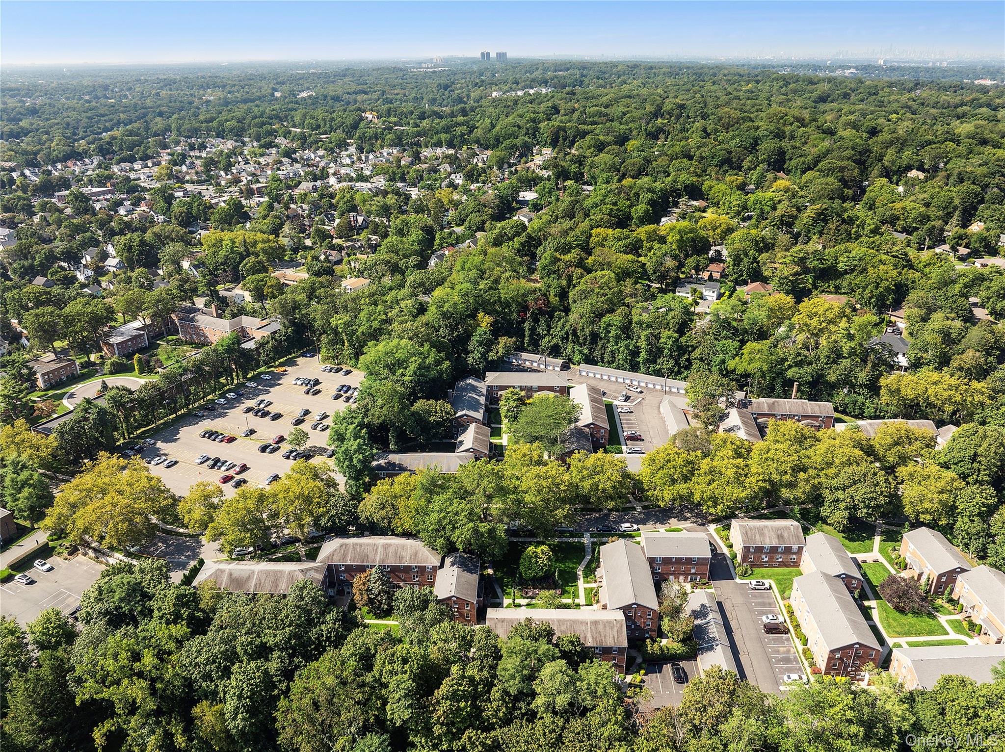 44 Edwards Street # 1A, Roslyn Heights, NY 11577