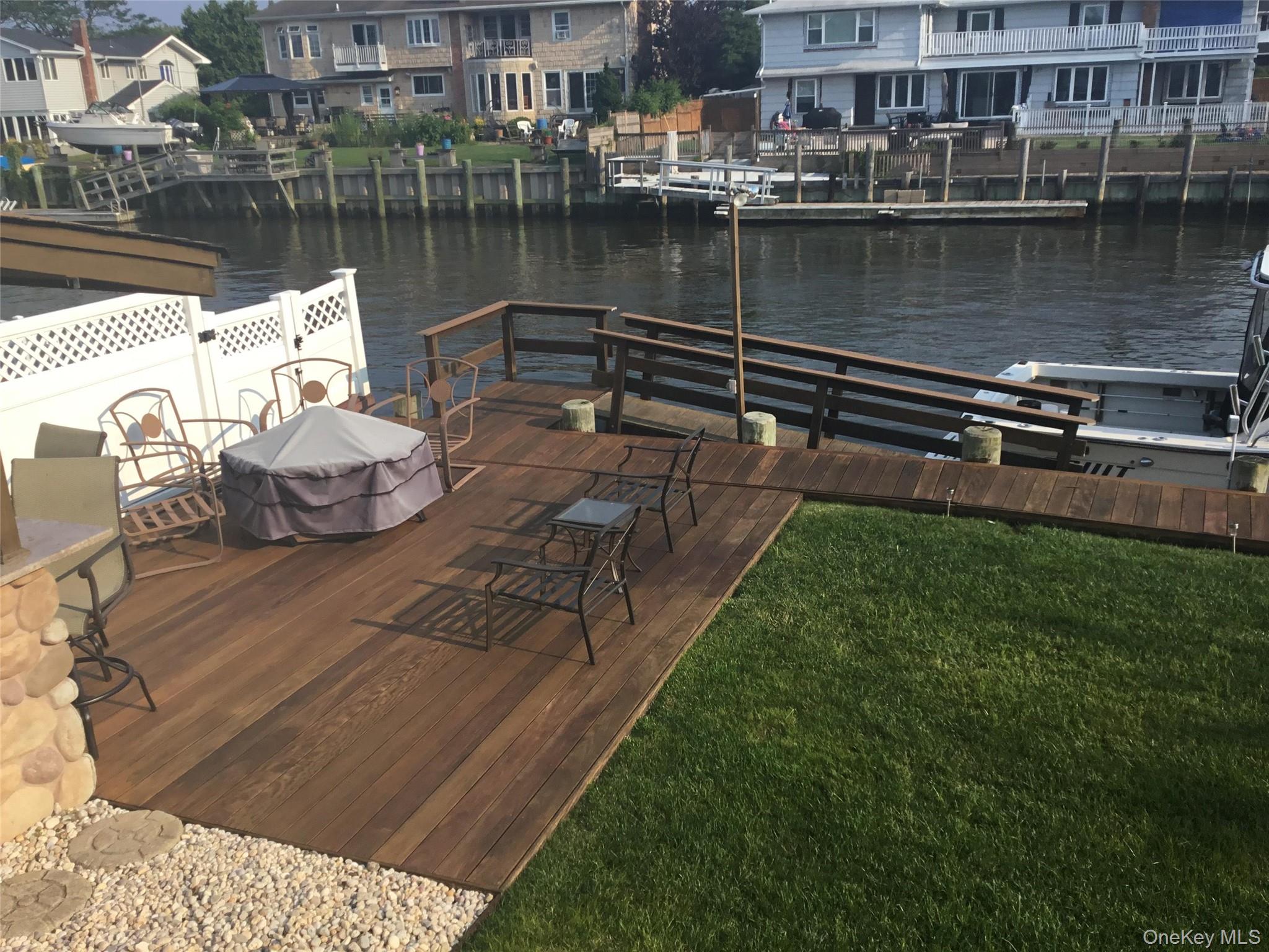 266 Bayview Avenue, Massapequa, NY 11758