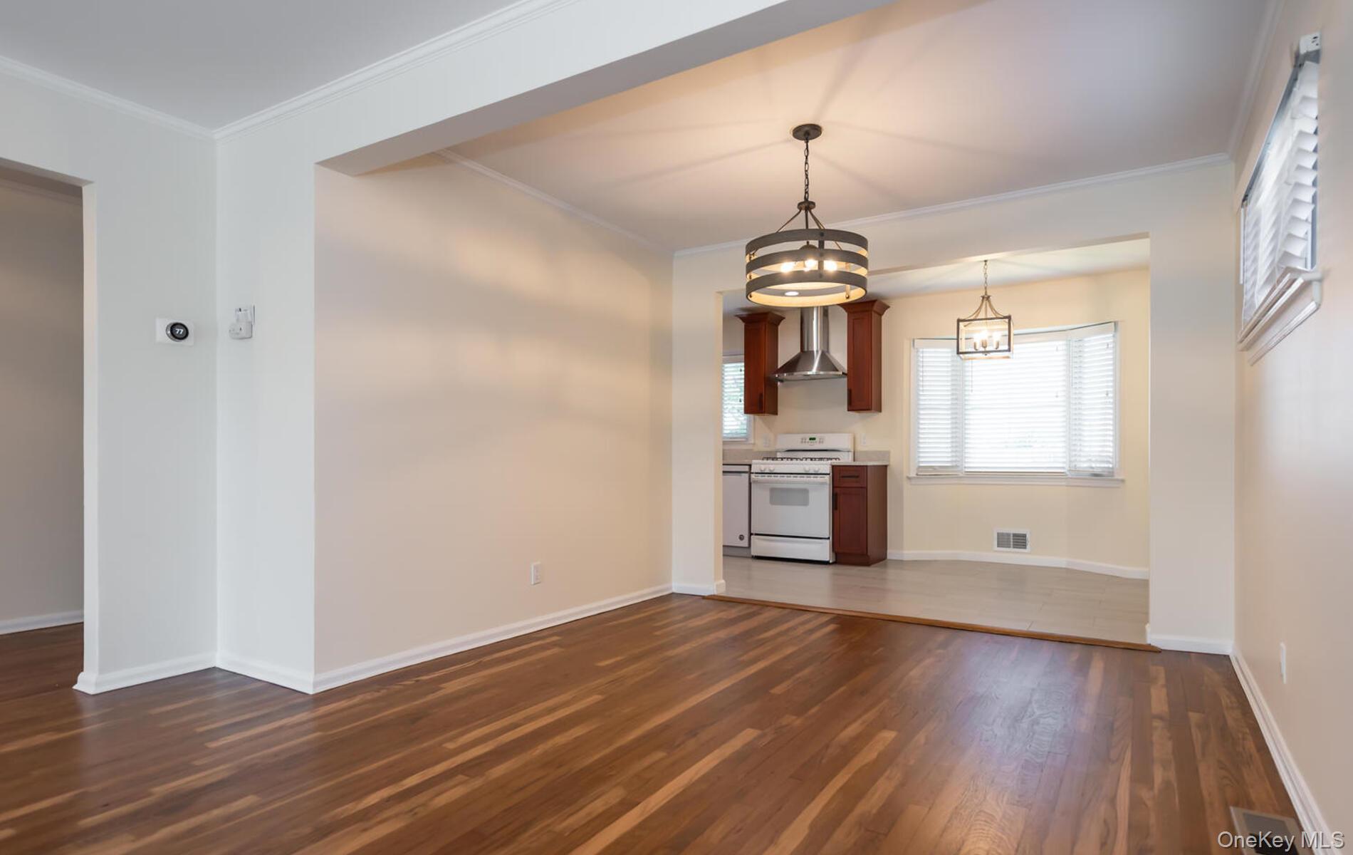 53 East Drive, Garden City, NY 11530