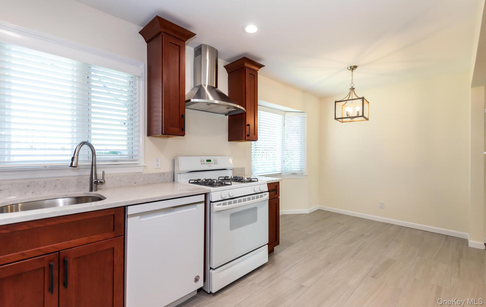 53 East Drive, Garden City, NY 11530