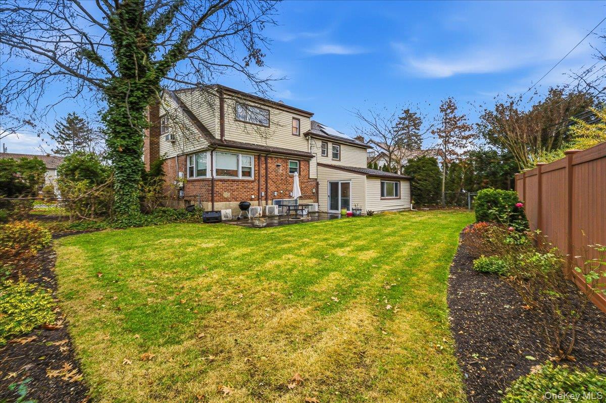 816 Pepperidge Road, Westbury, NY 11590