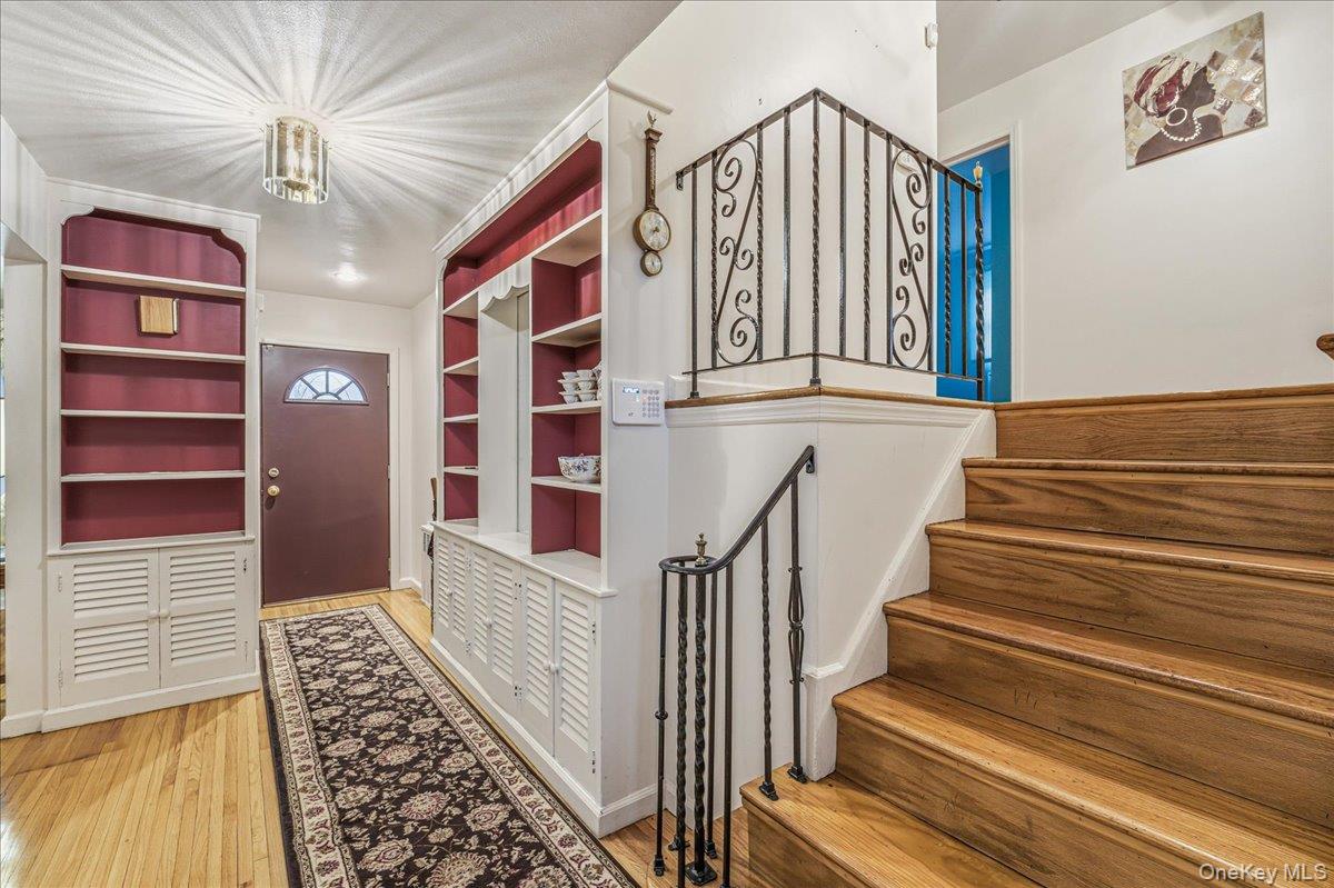 816 Pepperidge Road, Westbury, NY 11590