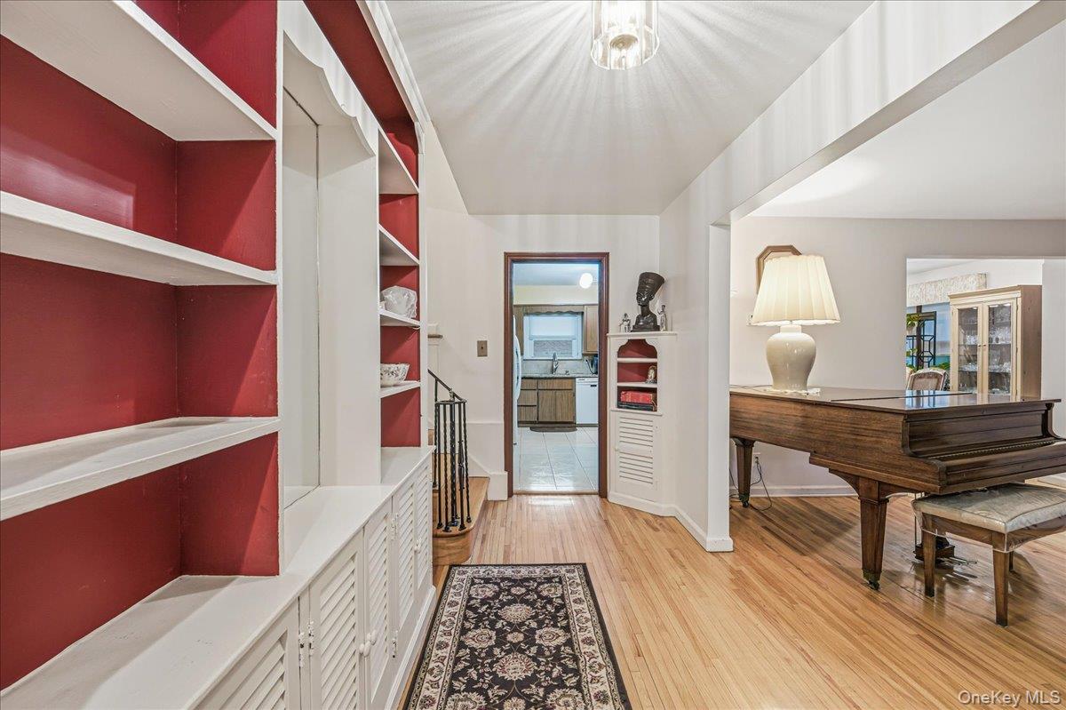 816 Pepperidge Road, Westbury, NY 11590