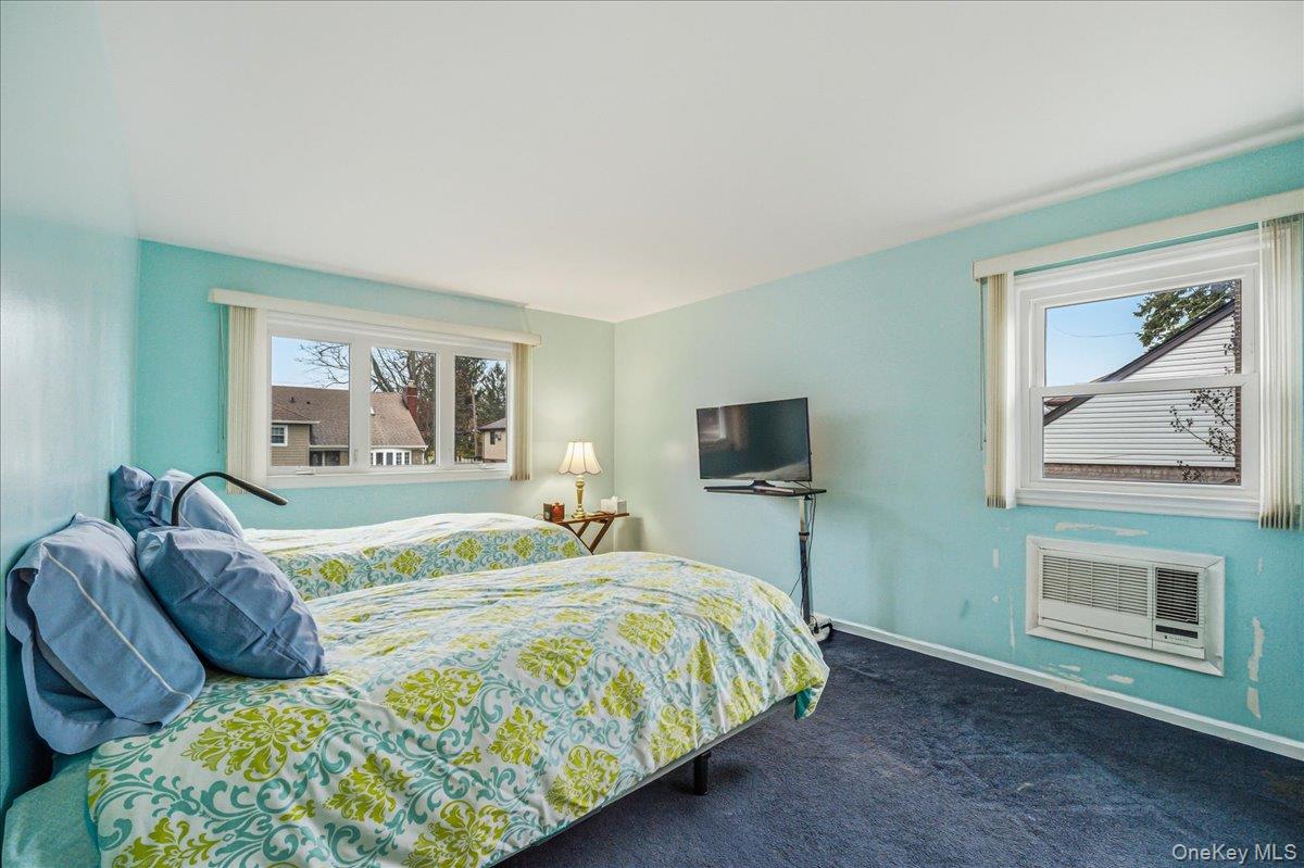 816 Pepperidge Road, Westbury, NY 11590