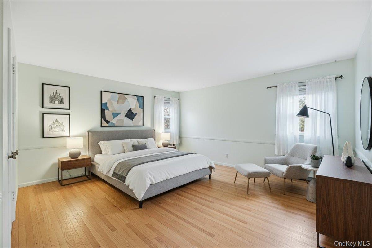 816 Pepperidge Road, Westbury, NY 11590