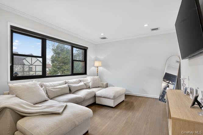 127 Fifteenth Street # E2, Garden City, NY 11530