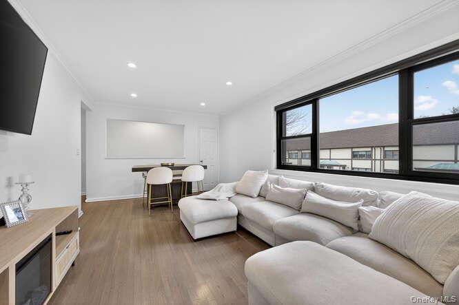 127 Fifteenth Street # E2, Garden City, NY 11530