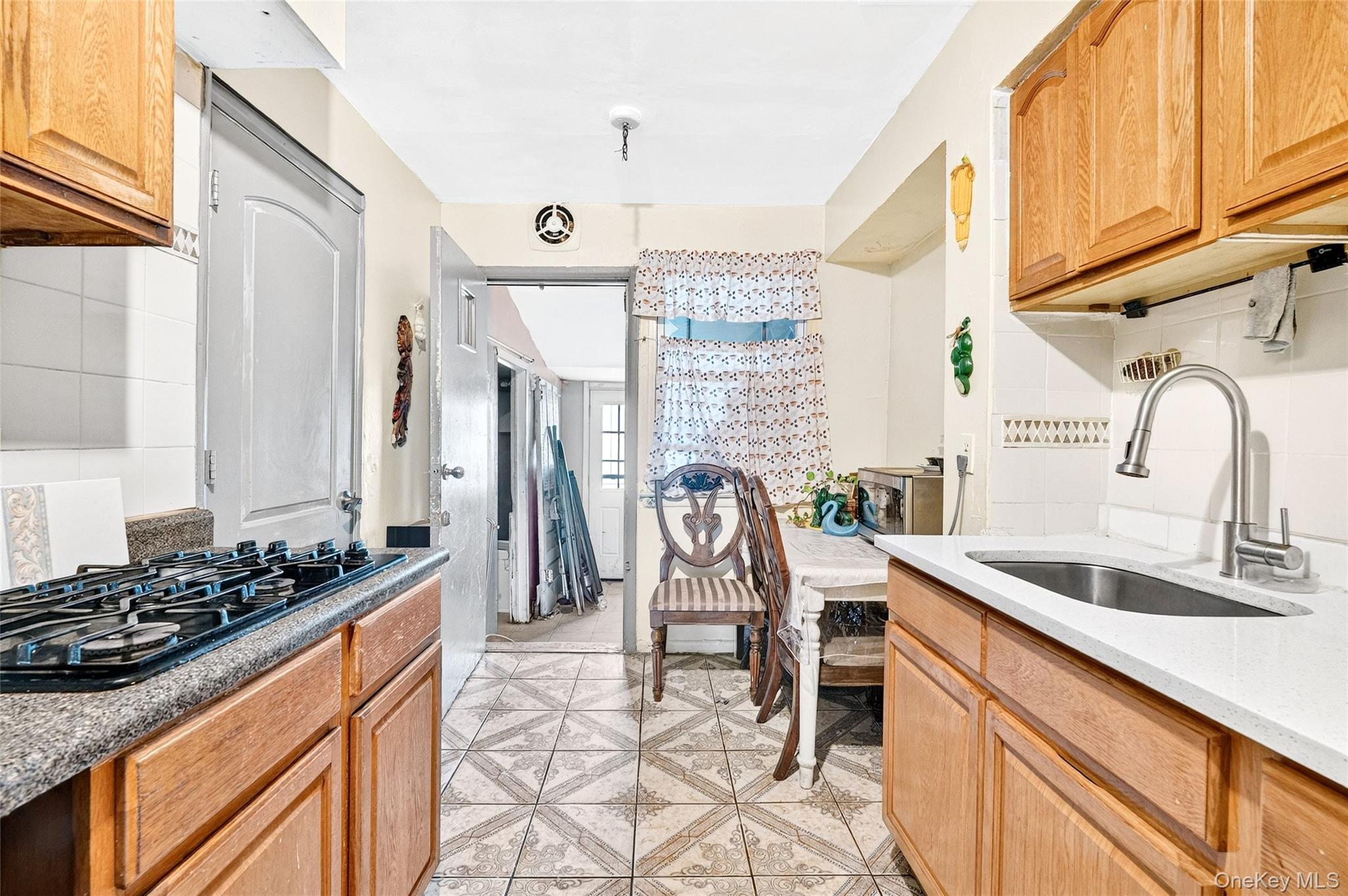 1007 E 215th Street, Bronx, NY 10469