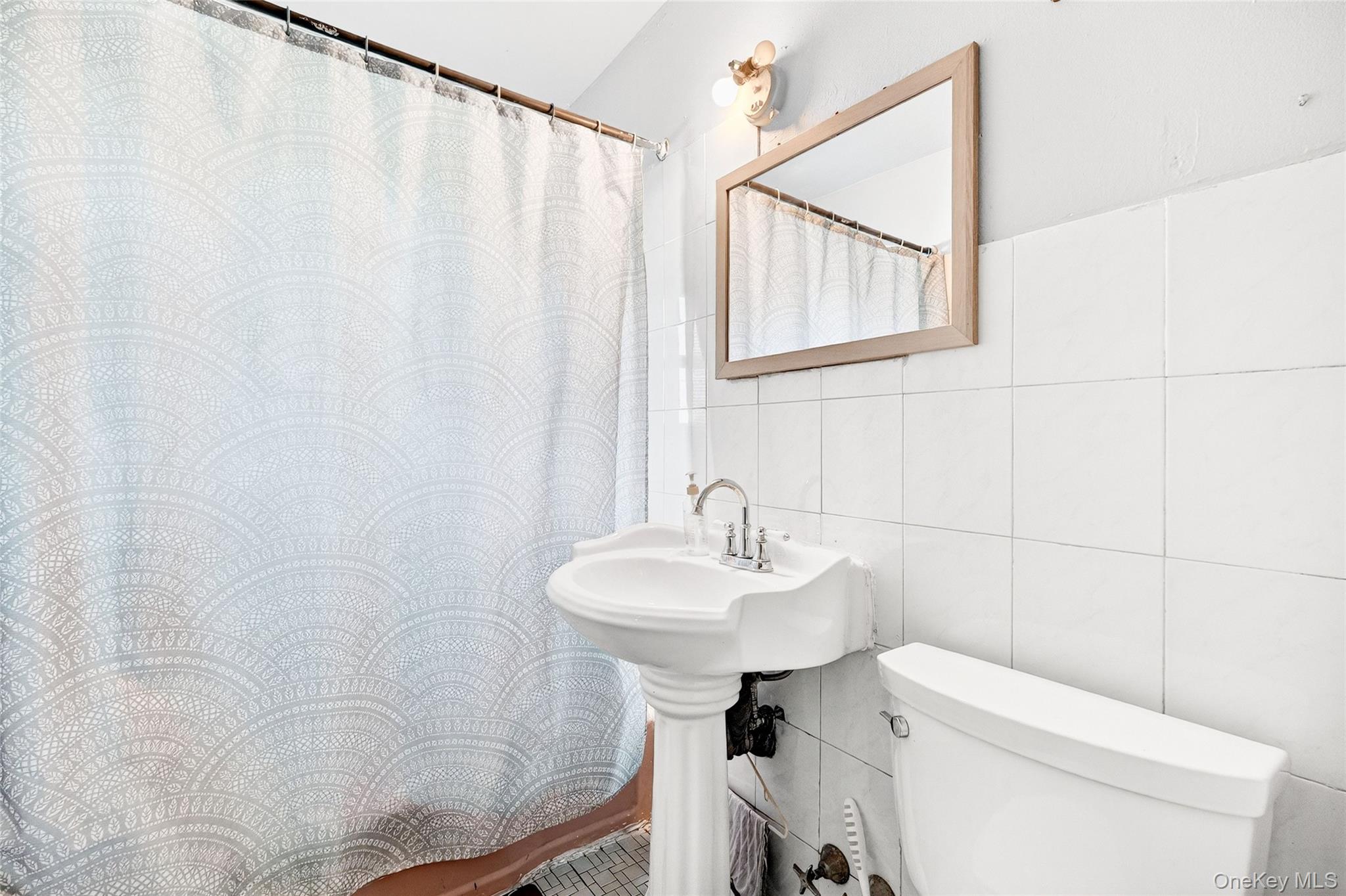 1007 E 215th Street, Bronx, NY 10469