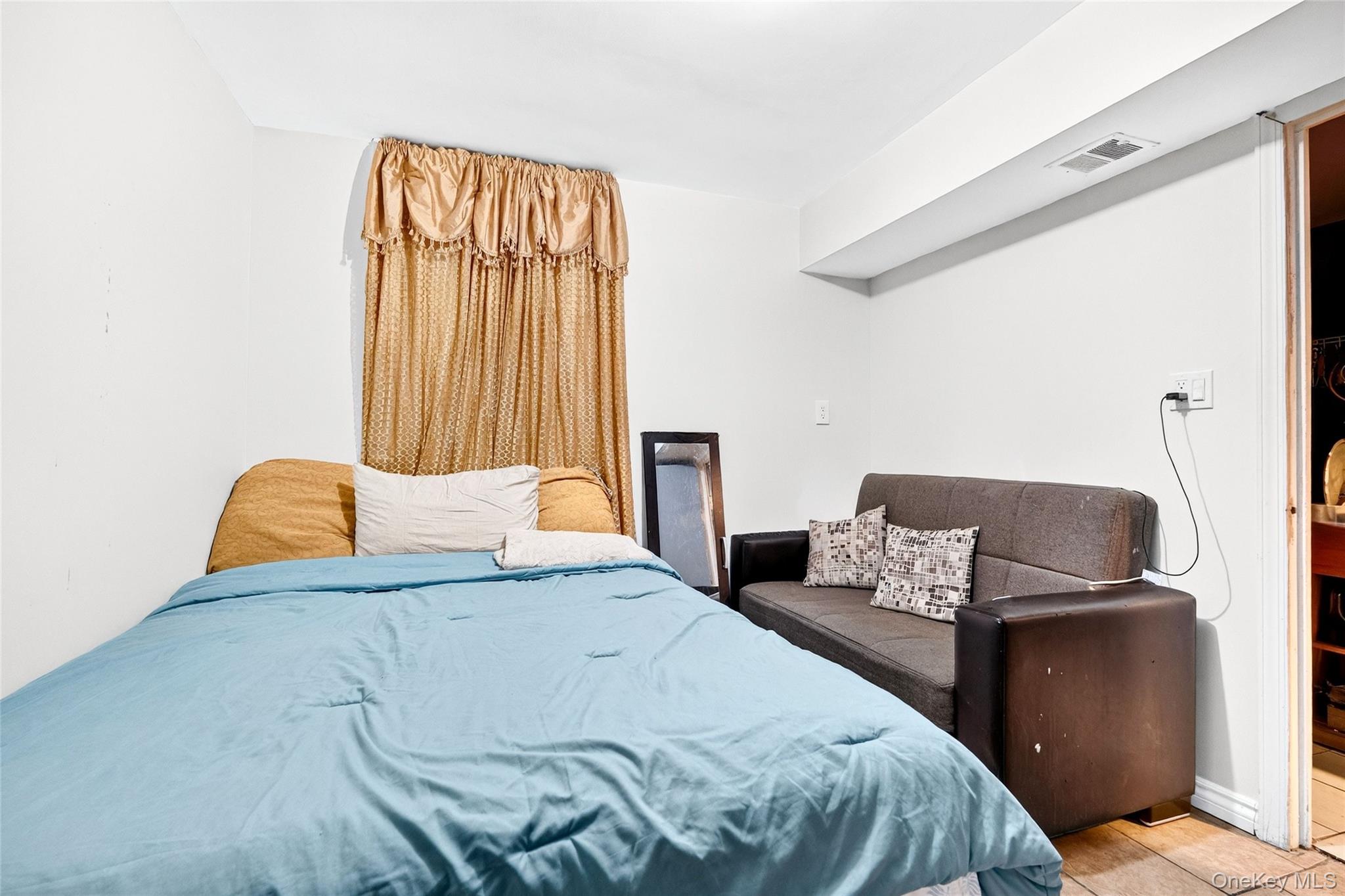 1007 E 215th Street, Bronx, NY 10469