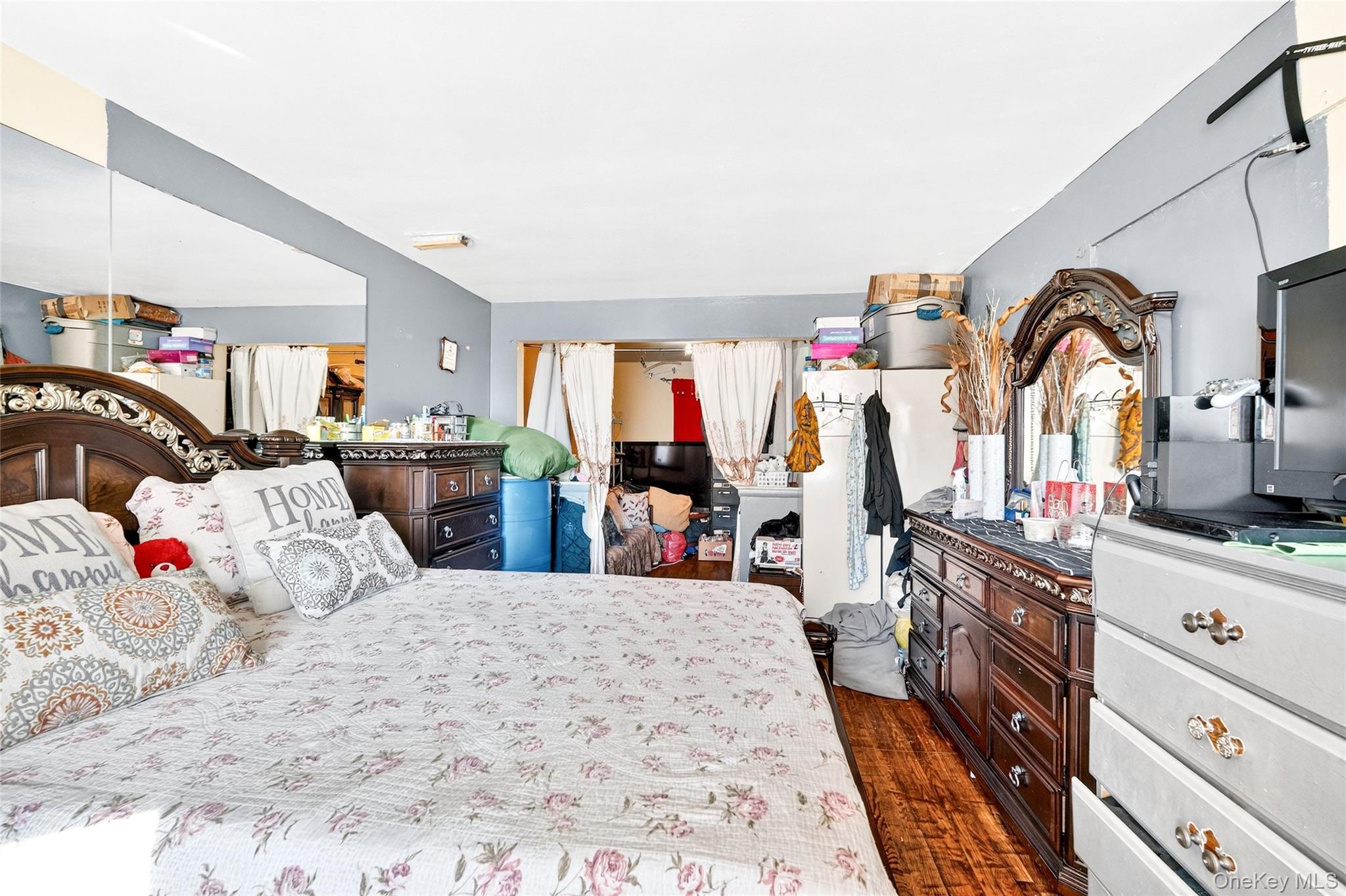 1007 E 215th Street, Bronx, NY 10469