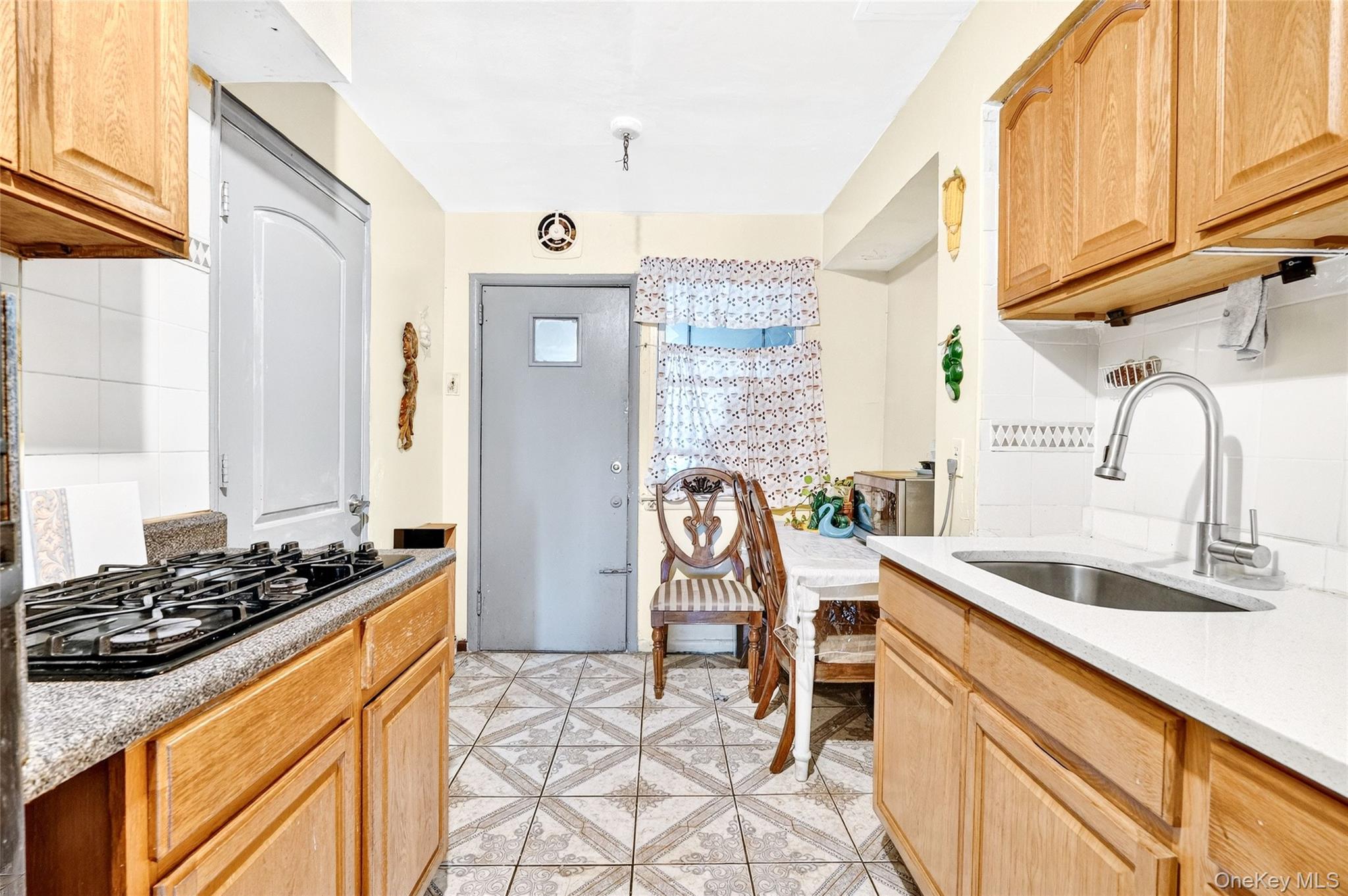 1007 E 215th Street, Bronx, NY 10469