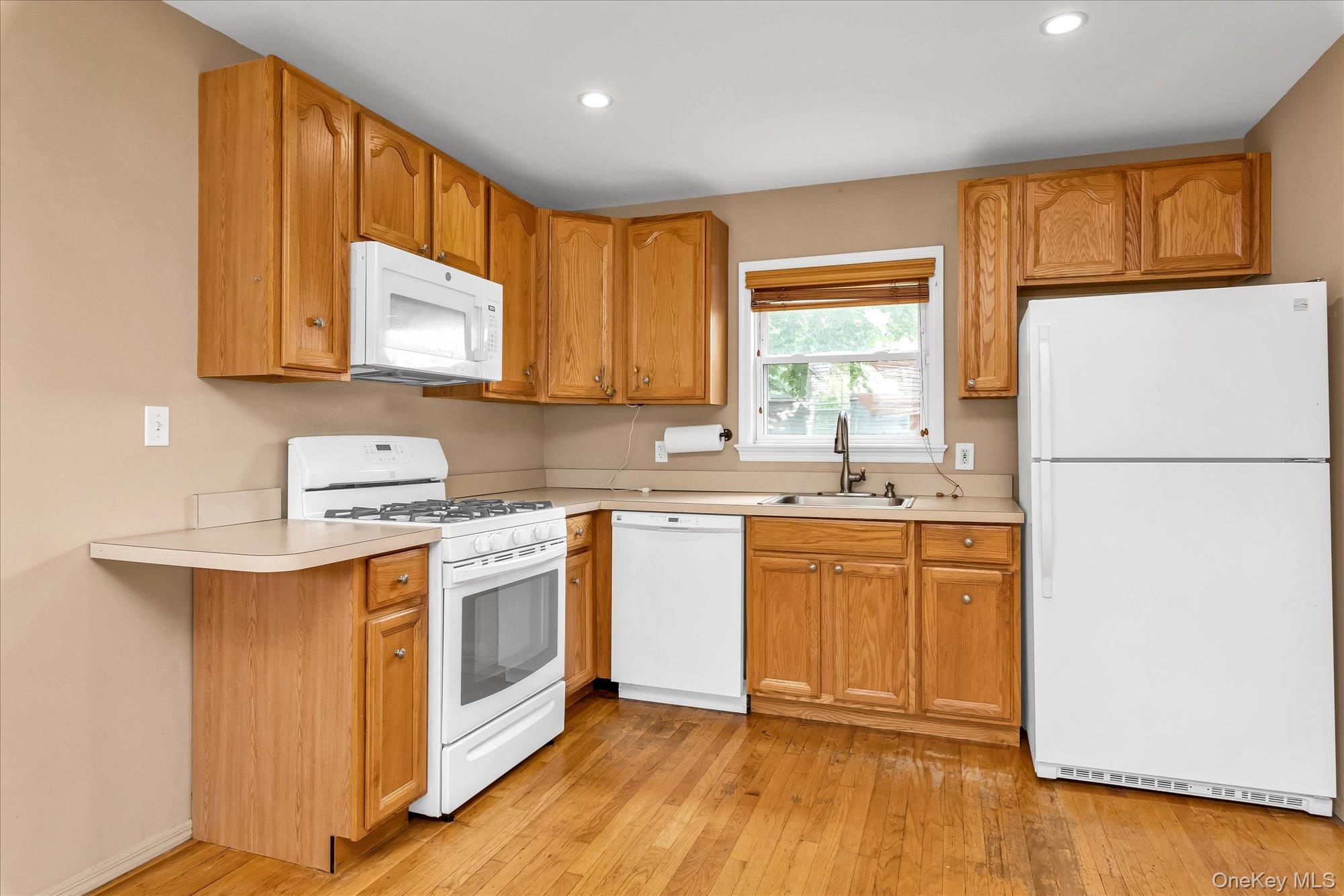 13 7th Street, Bayville, NY 11709