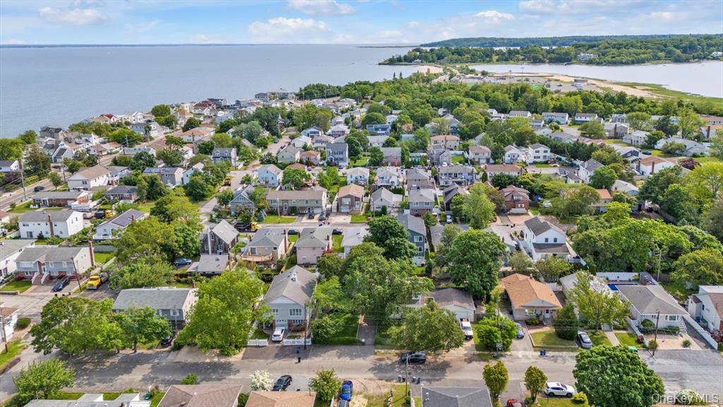 13 7th Street, Bayville, NY 11709