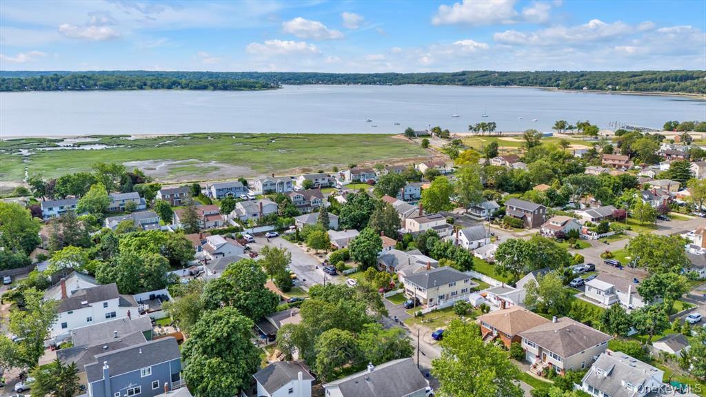 13 7th Street, Bayville, NY 11709